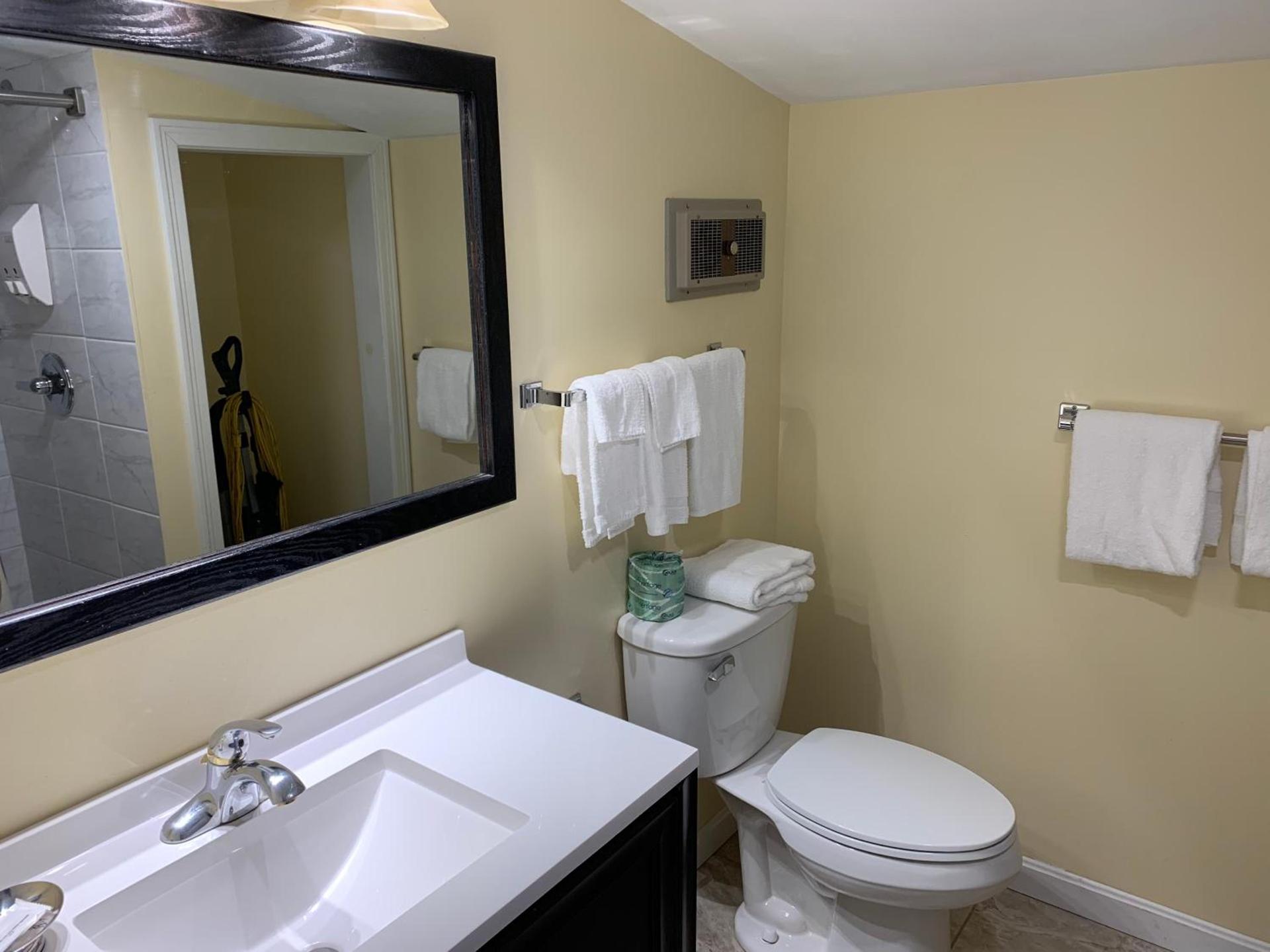 Four Winds Country Motel photo 13