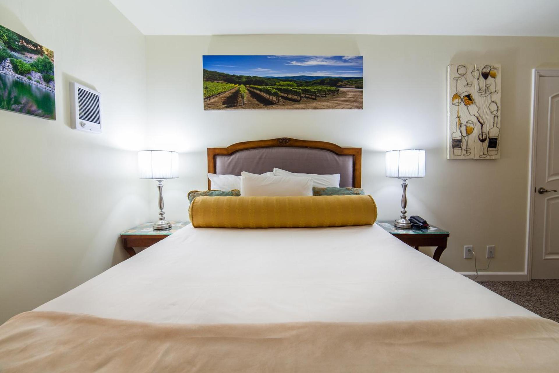 The Vendange Carmel Inn & Suites photo 69