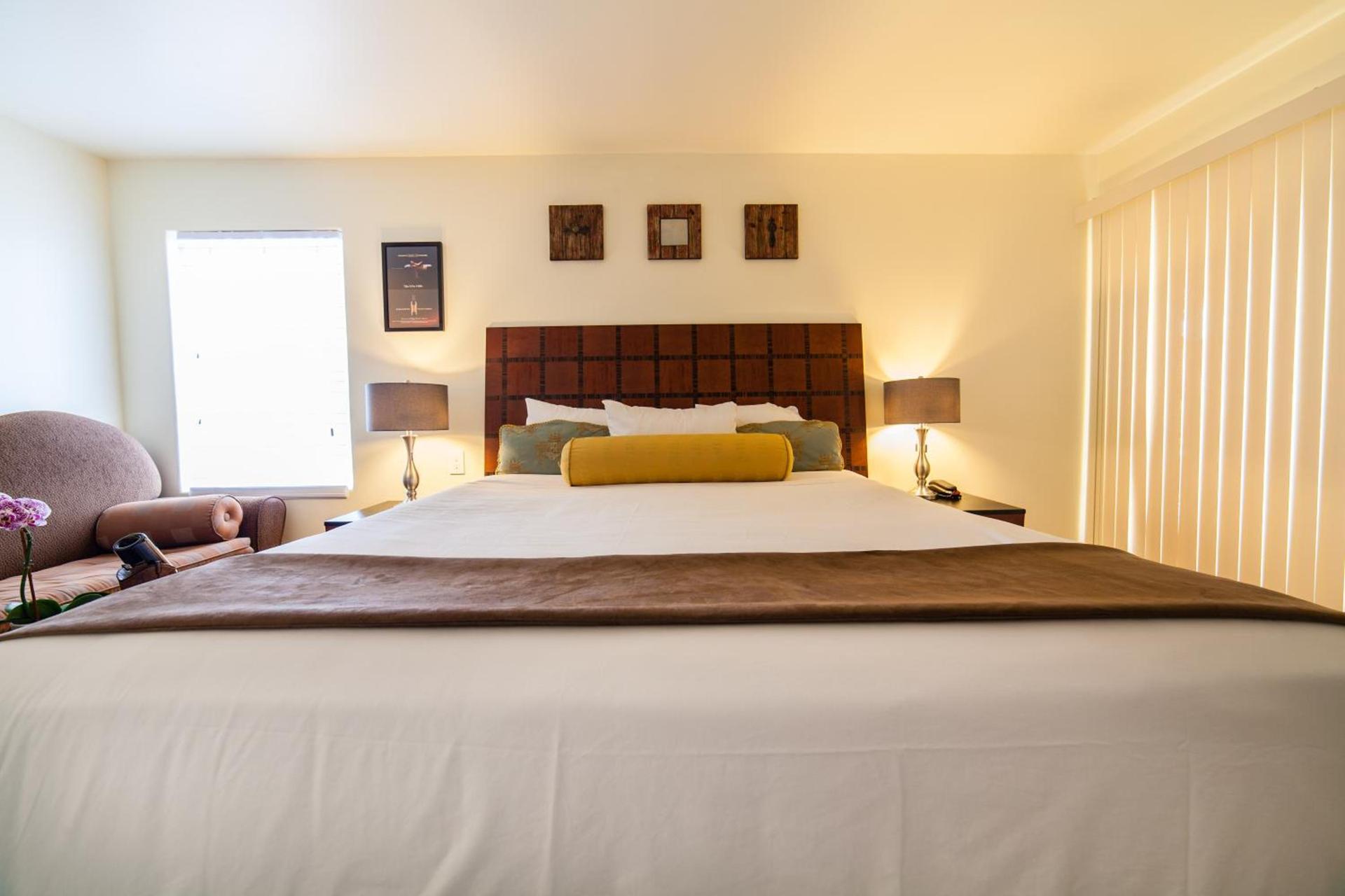 The Vendange Carmel Inn & Suites photo 32