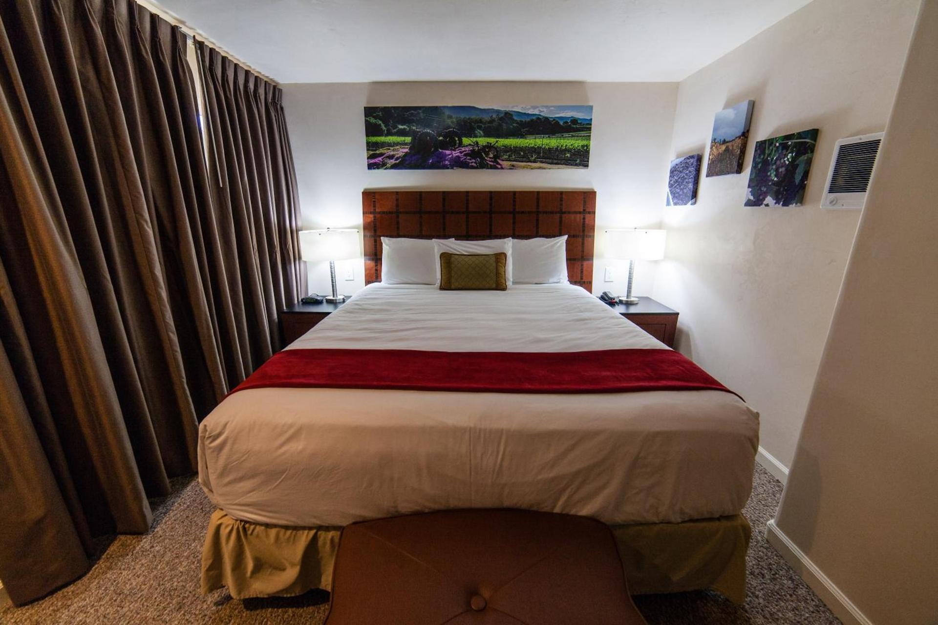 The Vendange Carmel Inn & Suites photo 45