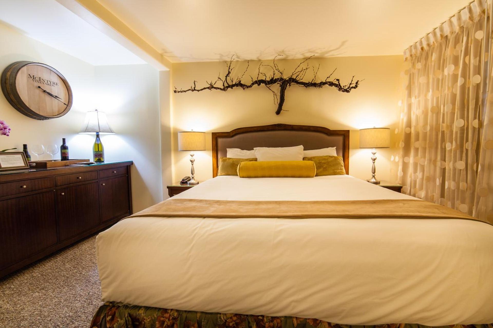 The Vendange Carmel Inn & Suites photo 59