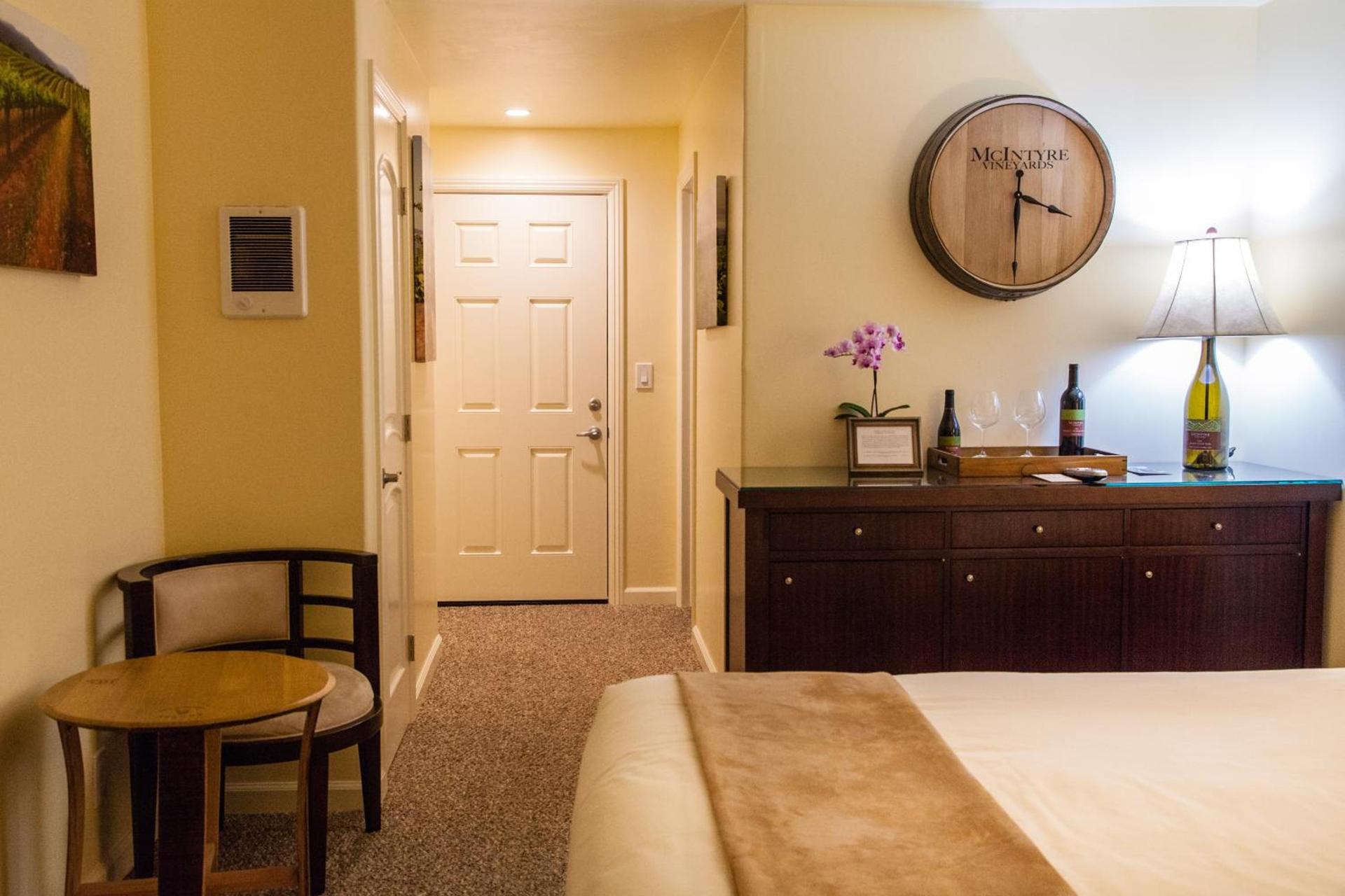 The Vendange Carmel Inn & Suites photo 92