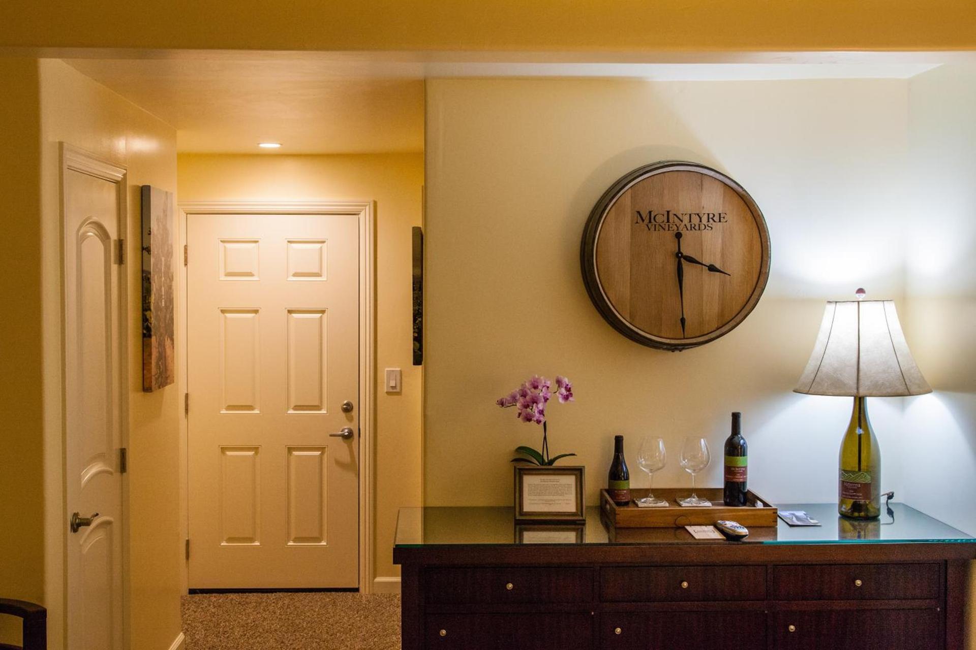 The Vendange Carmel Inn & Suites photo 17