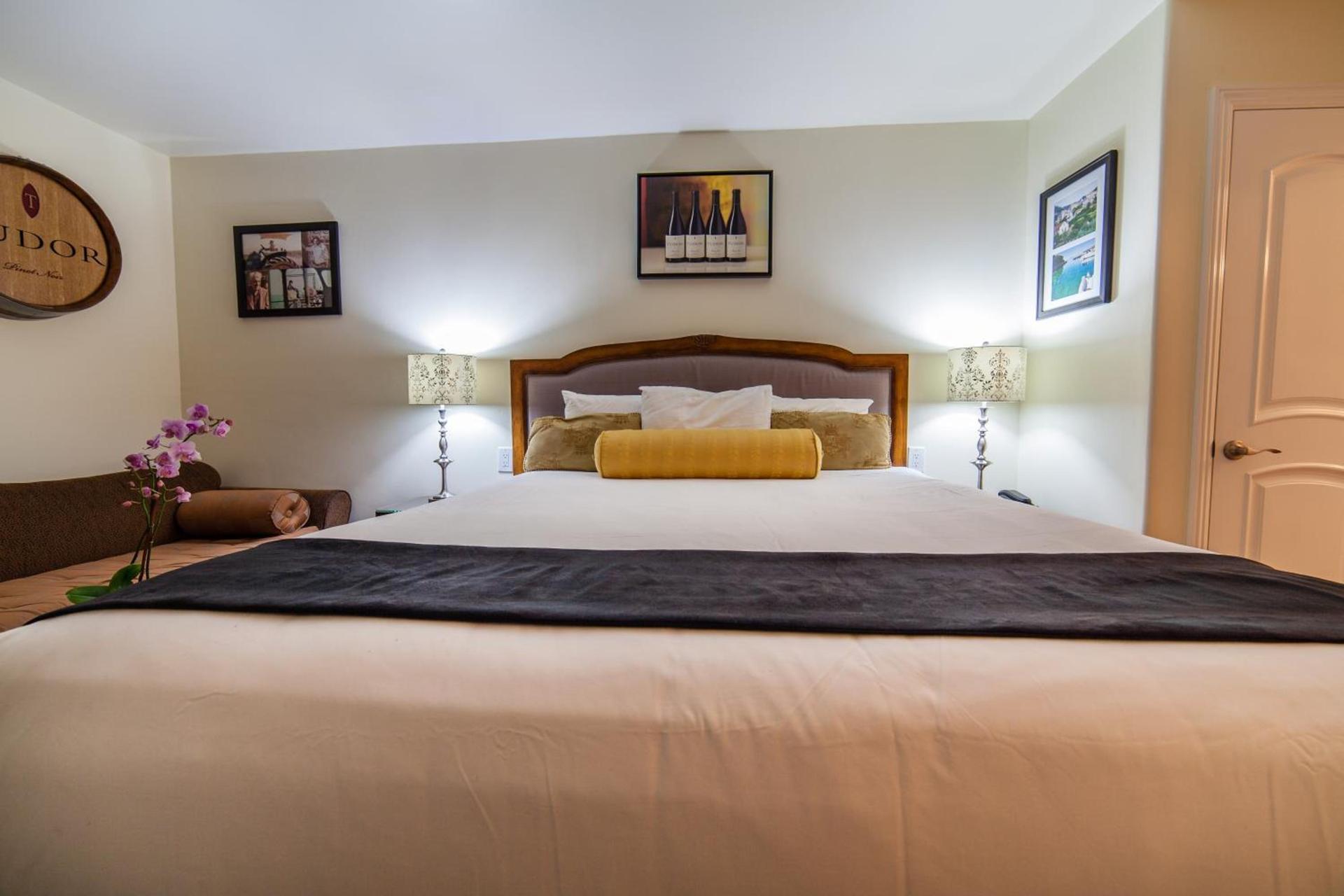 The Vendange Carmel Inn & Suites photo 49