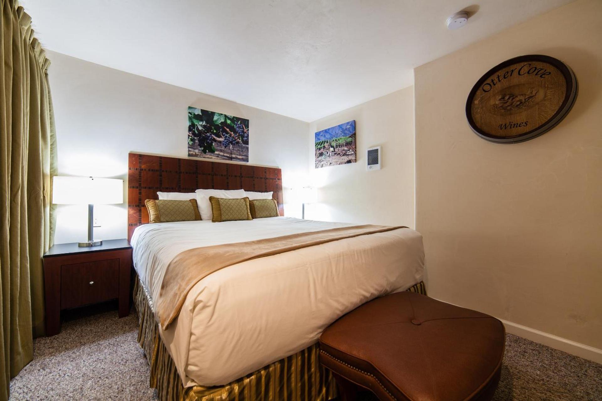 The Vendange Carmel Inn & Suites photo 16