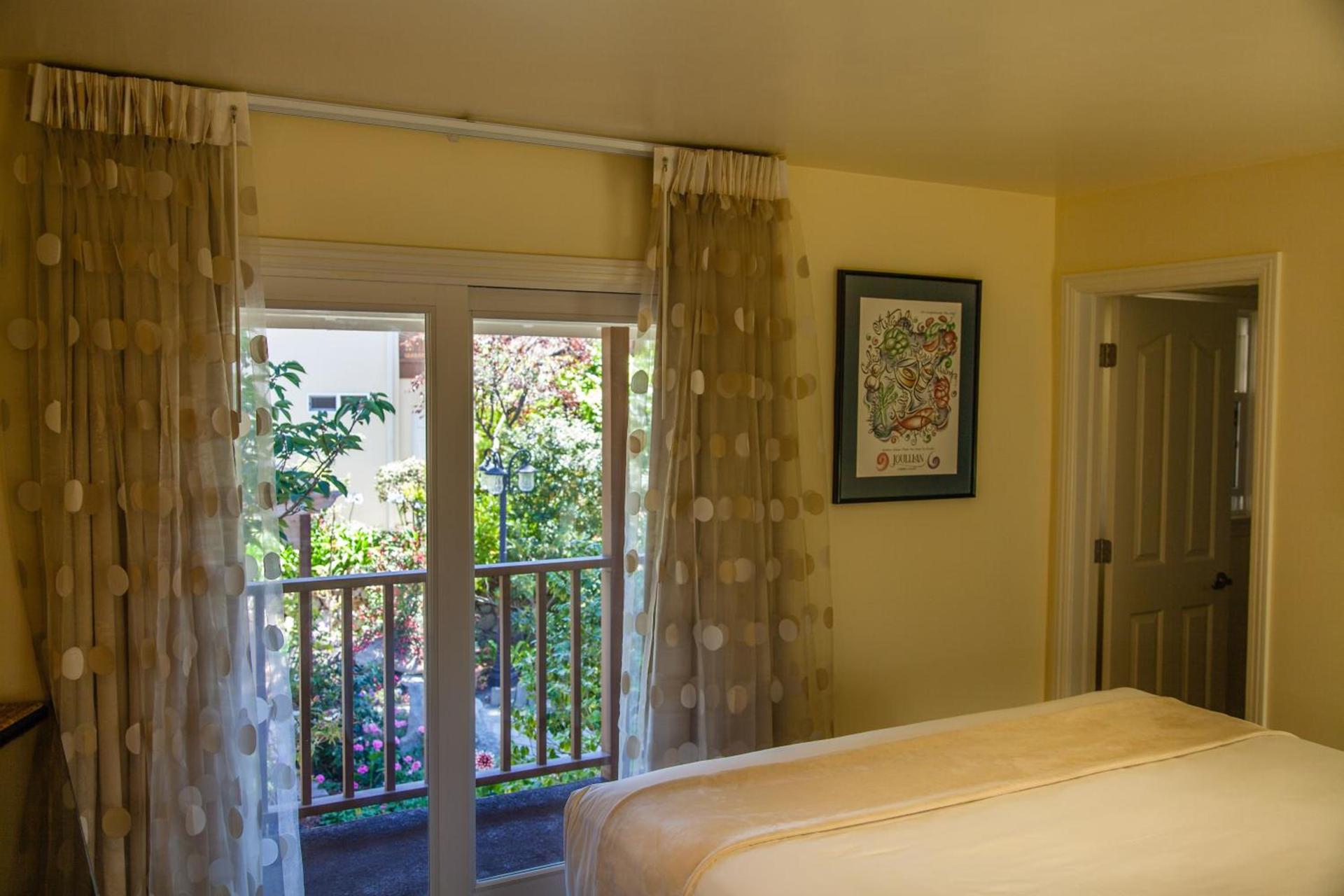 The Vendange Carmel Inn & Suites photo 79
