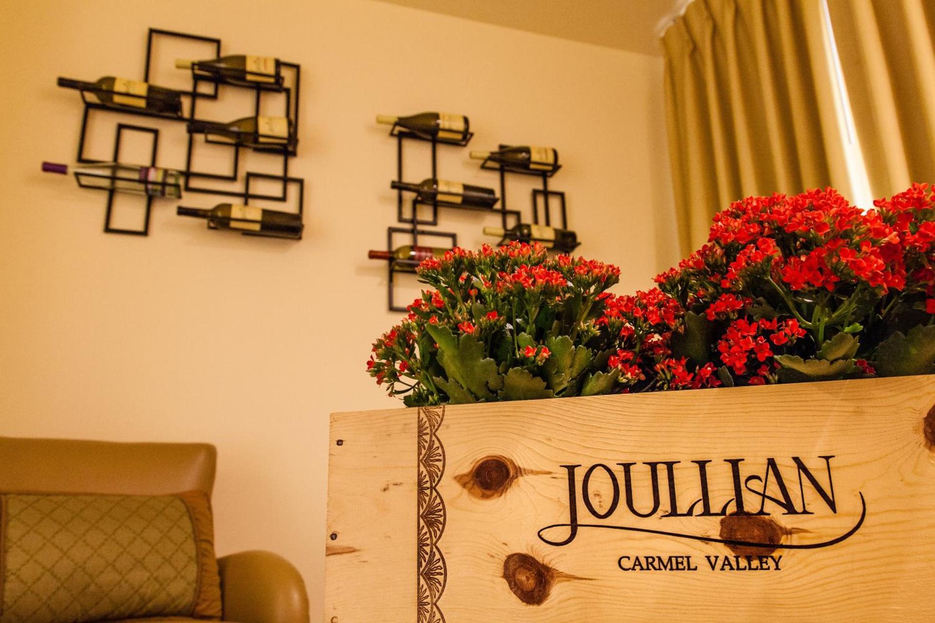 The Vendange Carmel Inn & Suites photo 28