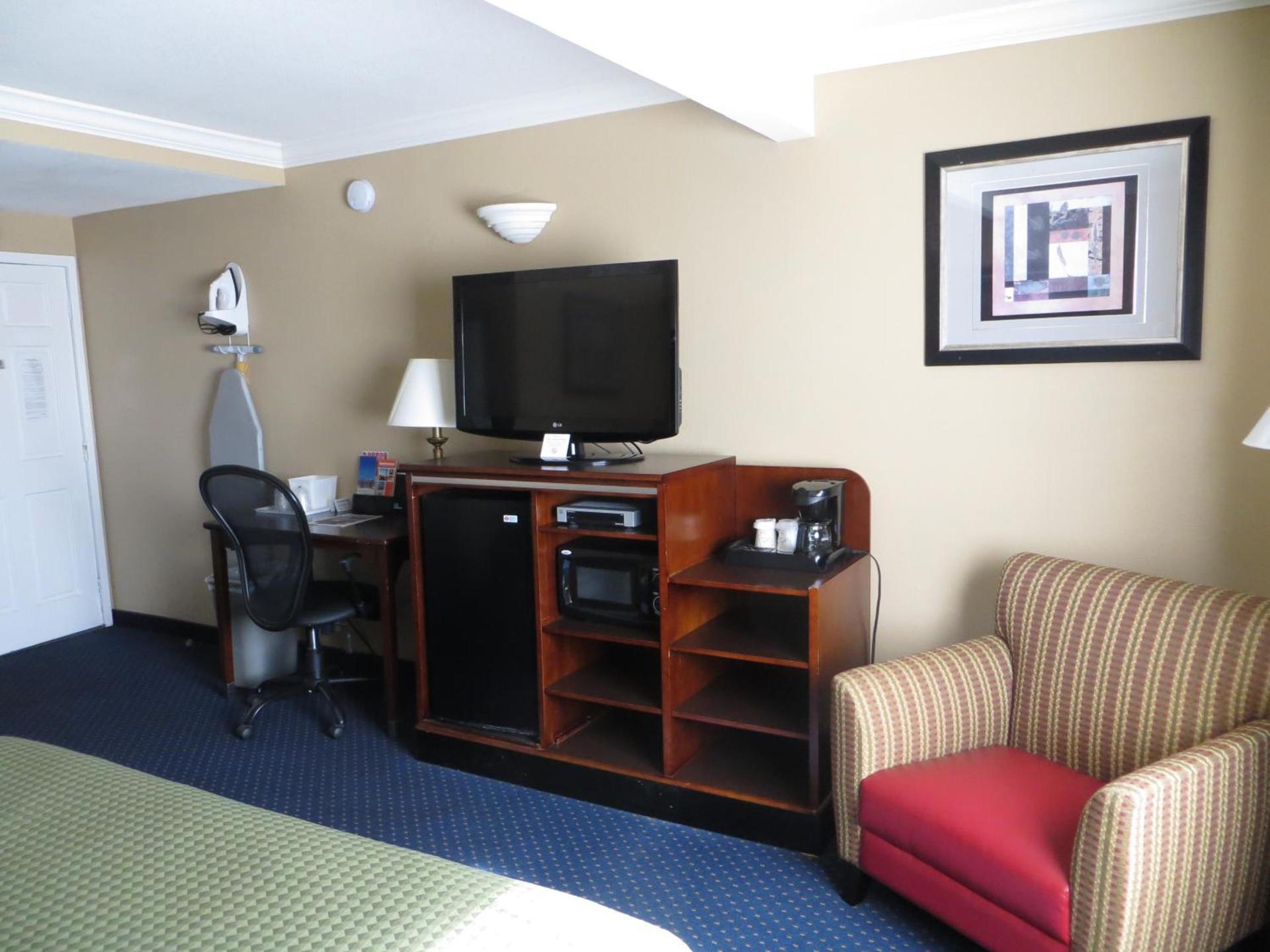 Inn at Bayshore photo 4
