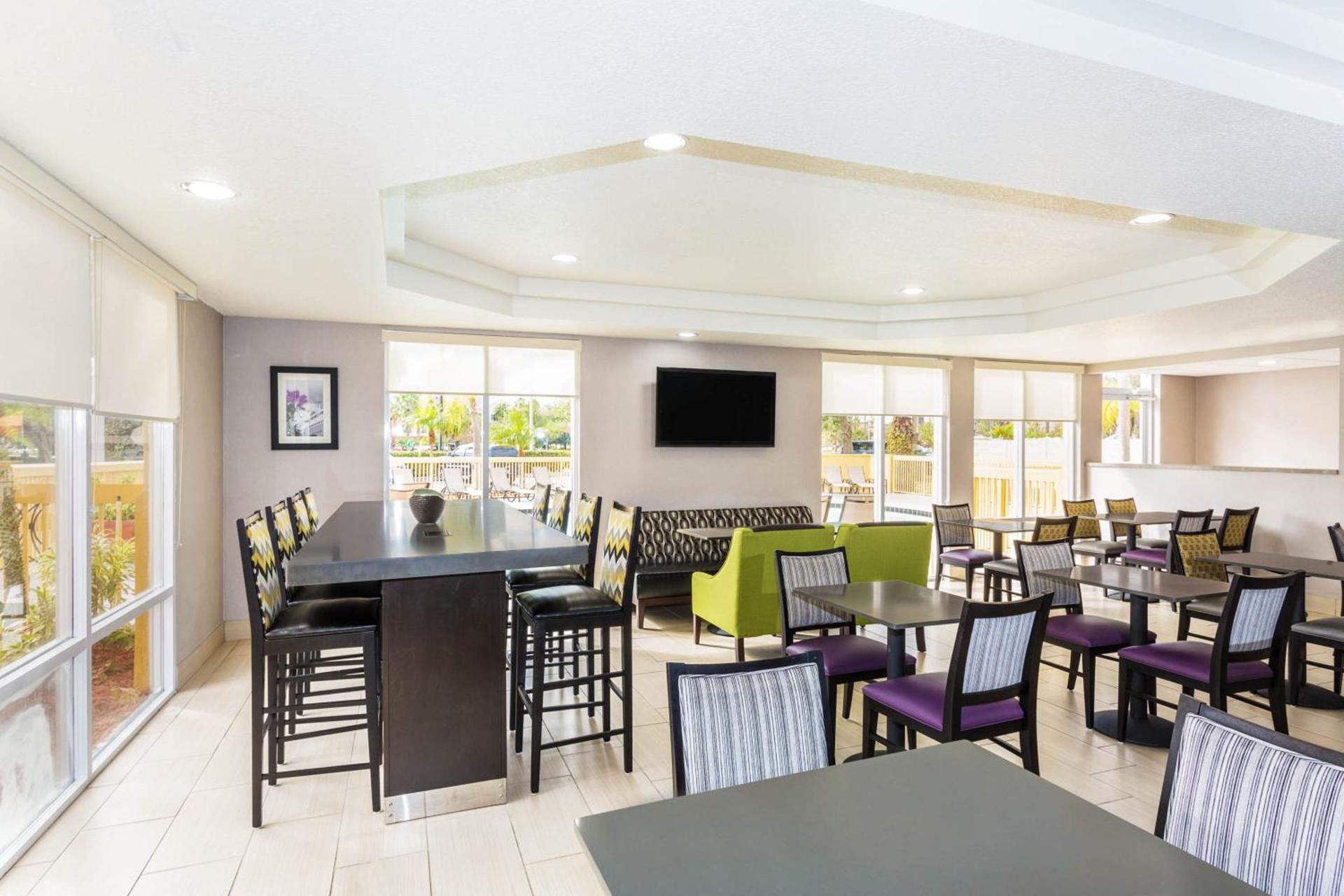 La Quinta by Wyndham Orlando Universal area - Free Shuttle to Universal photo 49