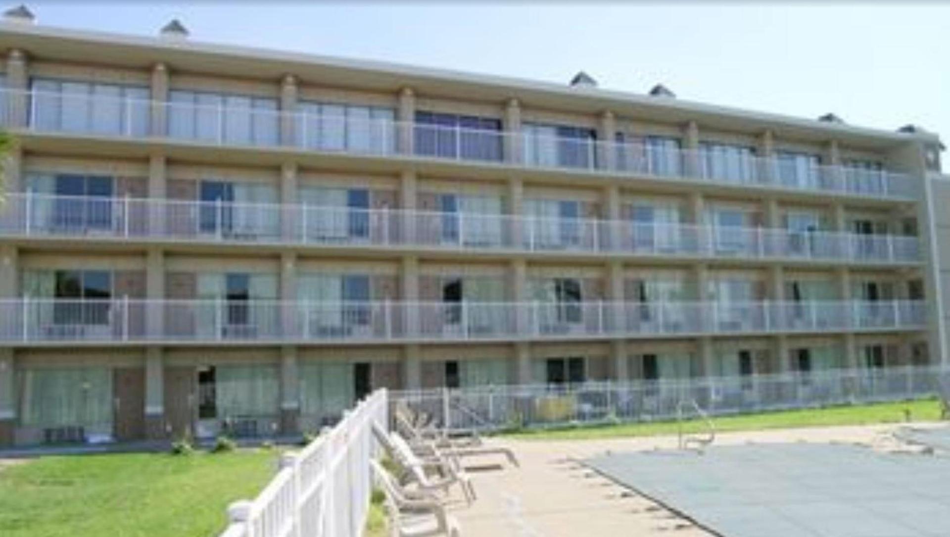 Ambassadors Inn & Suites photo 1