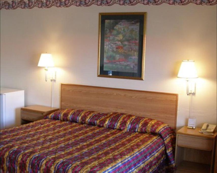 Red Carpet Inn Starke photo 7