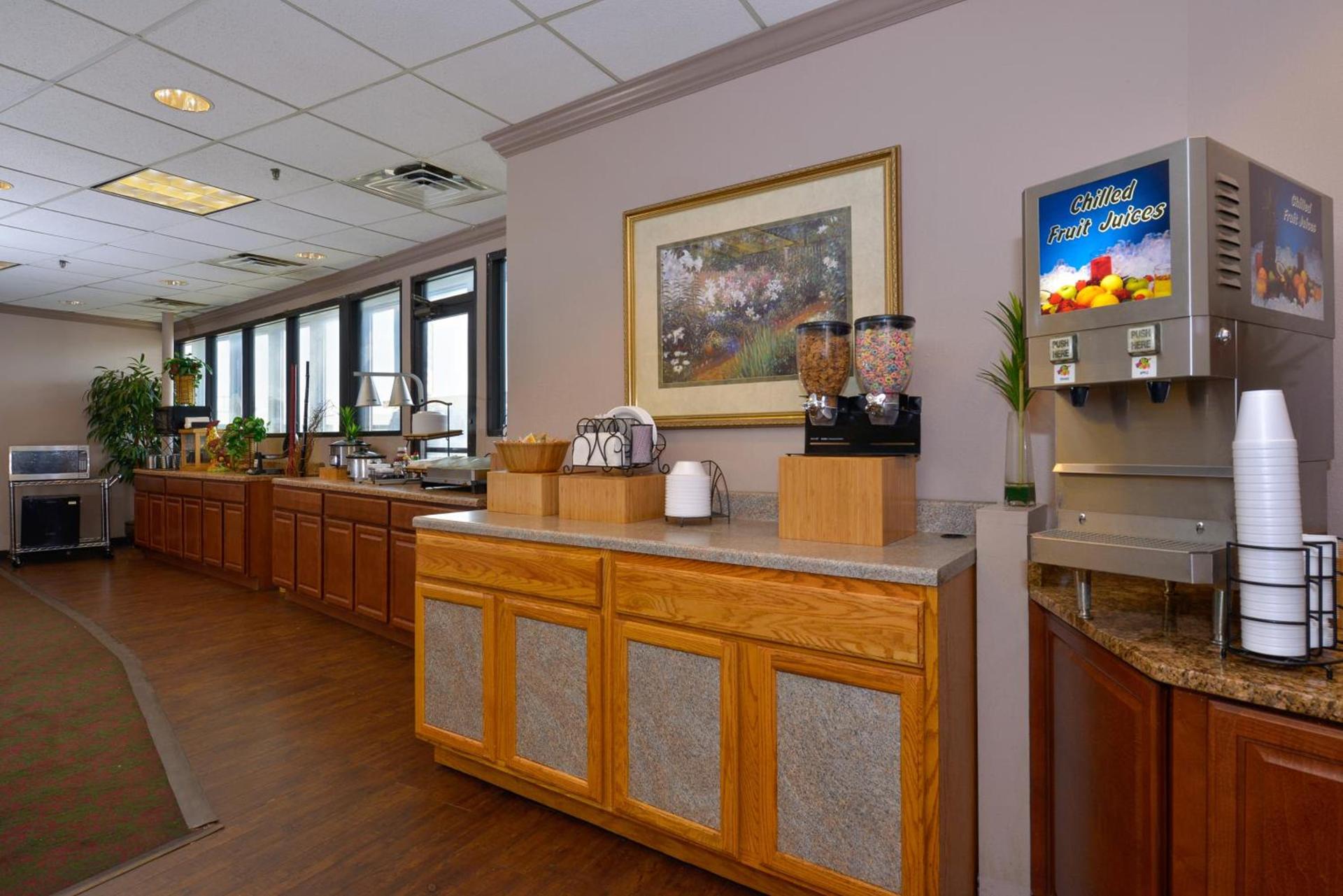 Lamplighter Inn-South photo 11