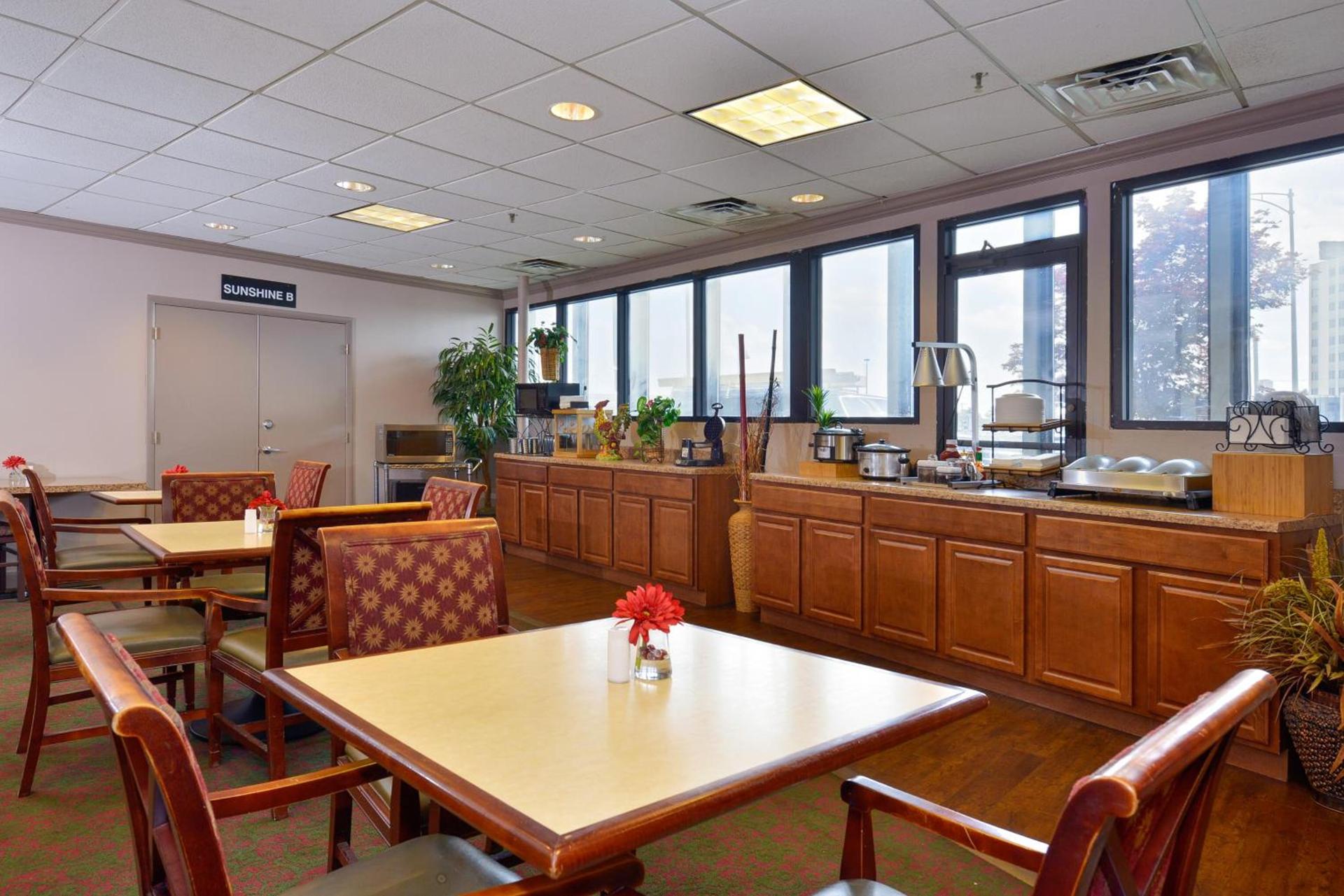 Lamplighter Inn-South photo 14