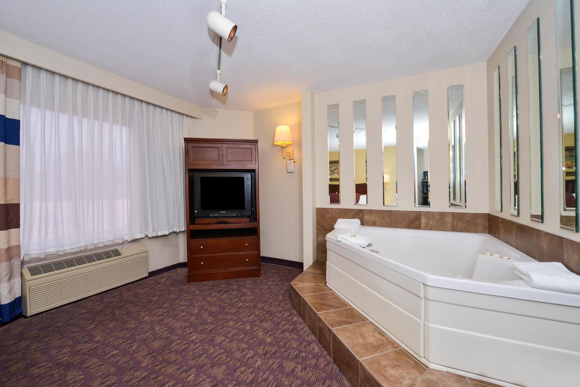 Lamplighter Inn-South photo 20