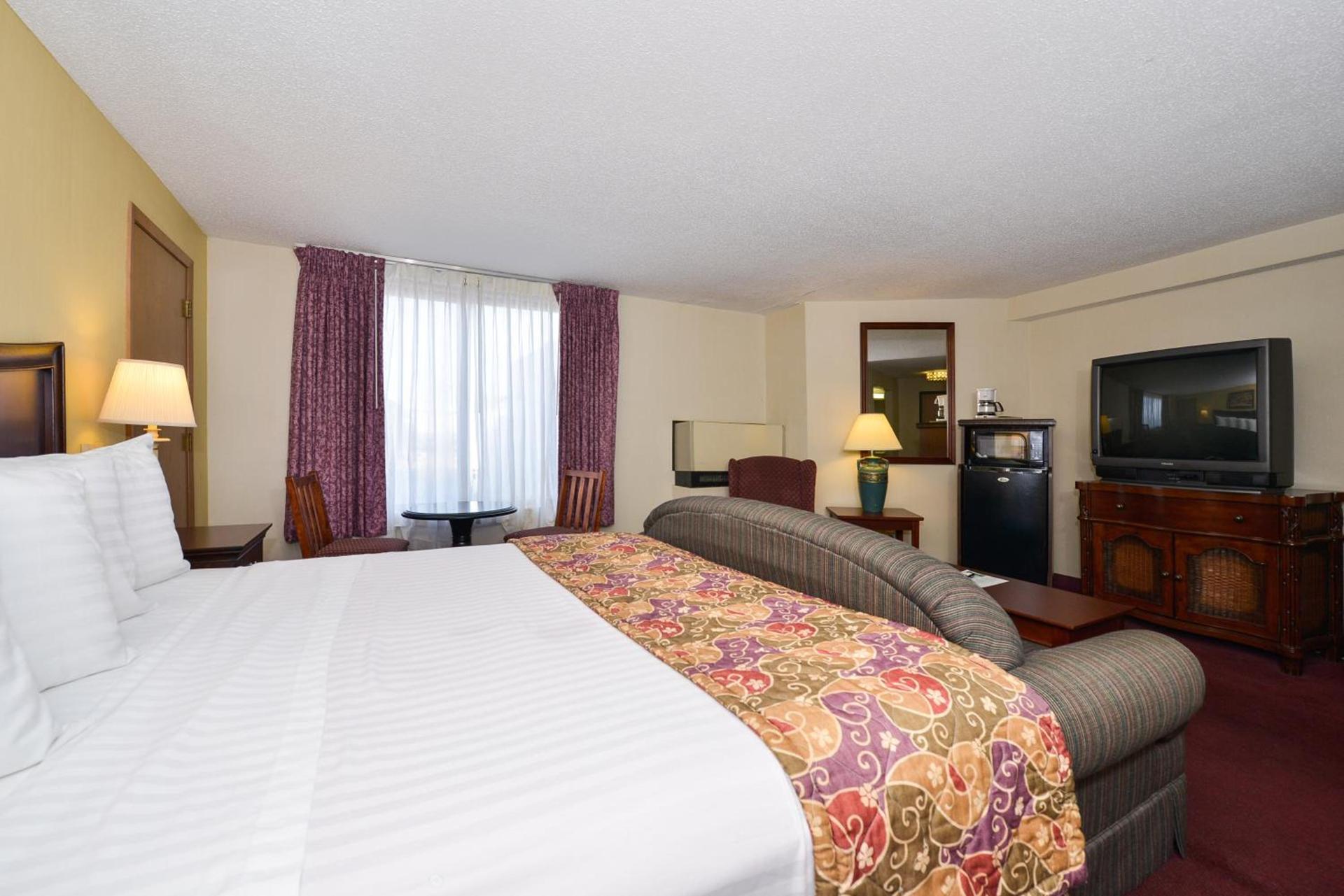 Lamplighter Inn-South photo 29