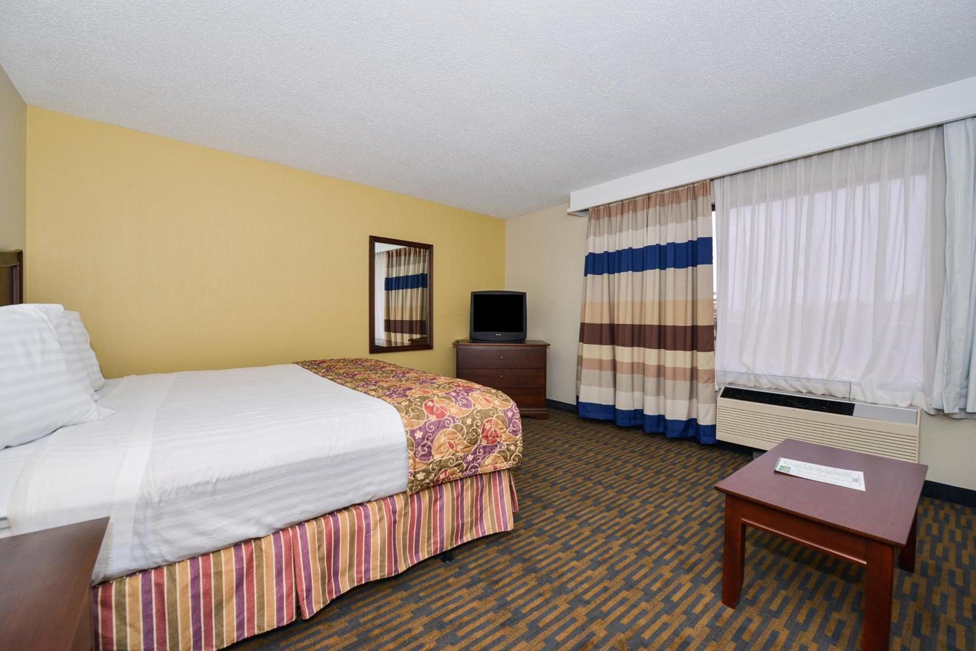 Lamplighter Inn-South photo 33