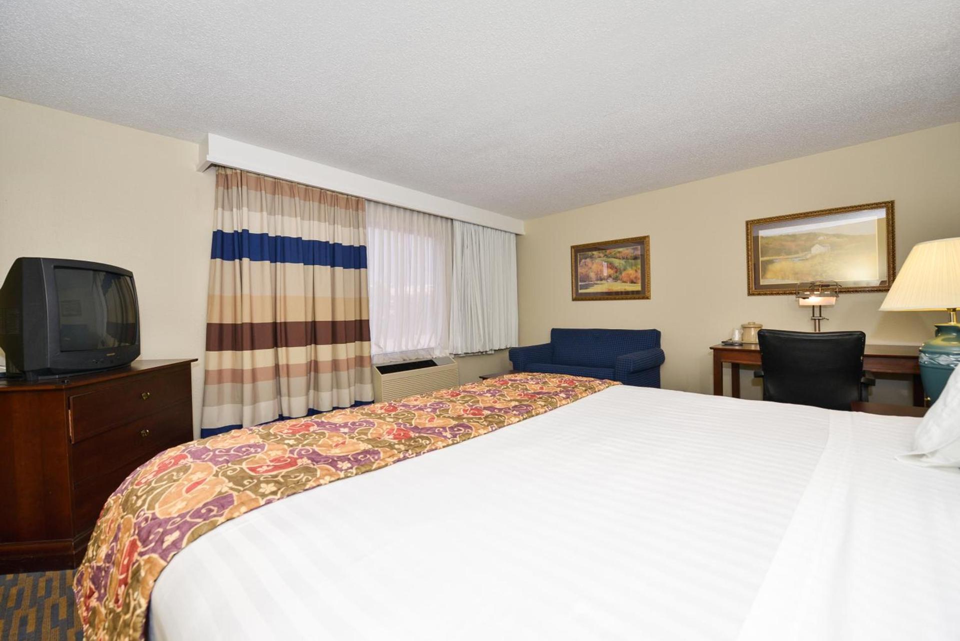 Lamplighter Inn-South photo 34