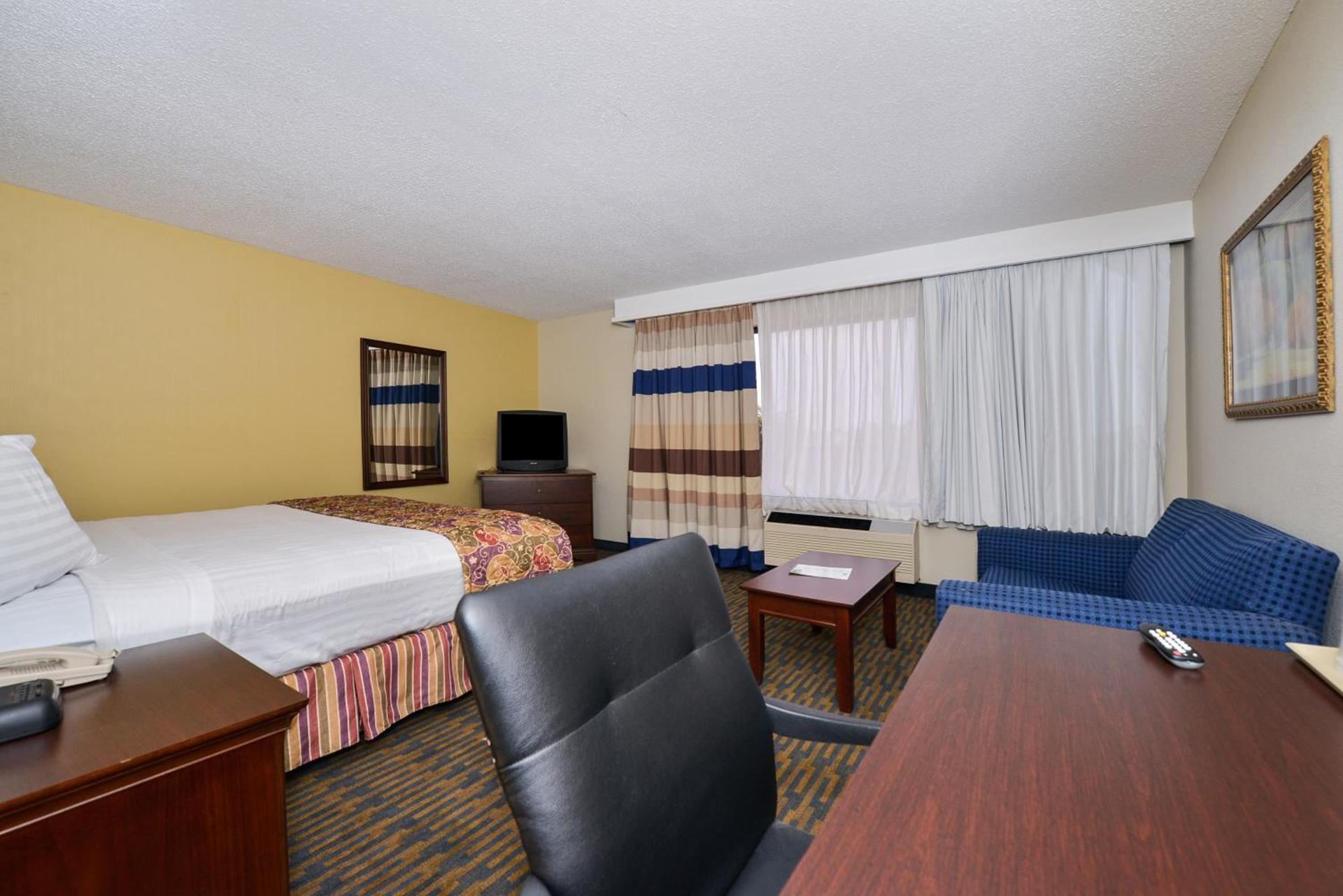 Lamplighter Inn-South photo 35