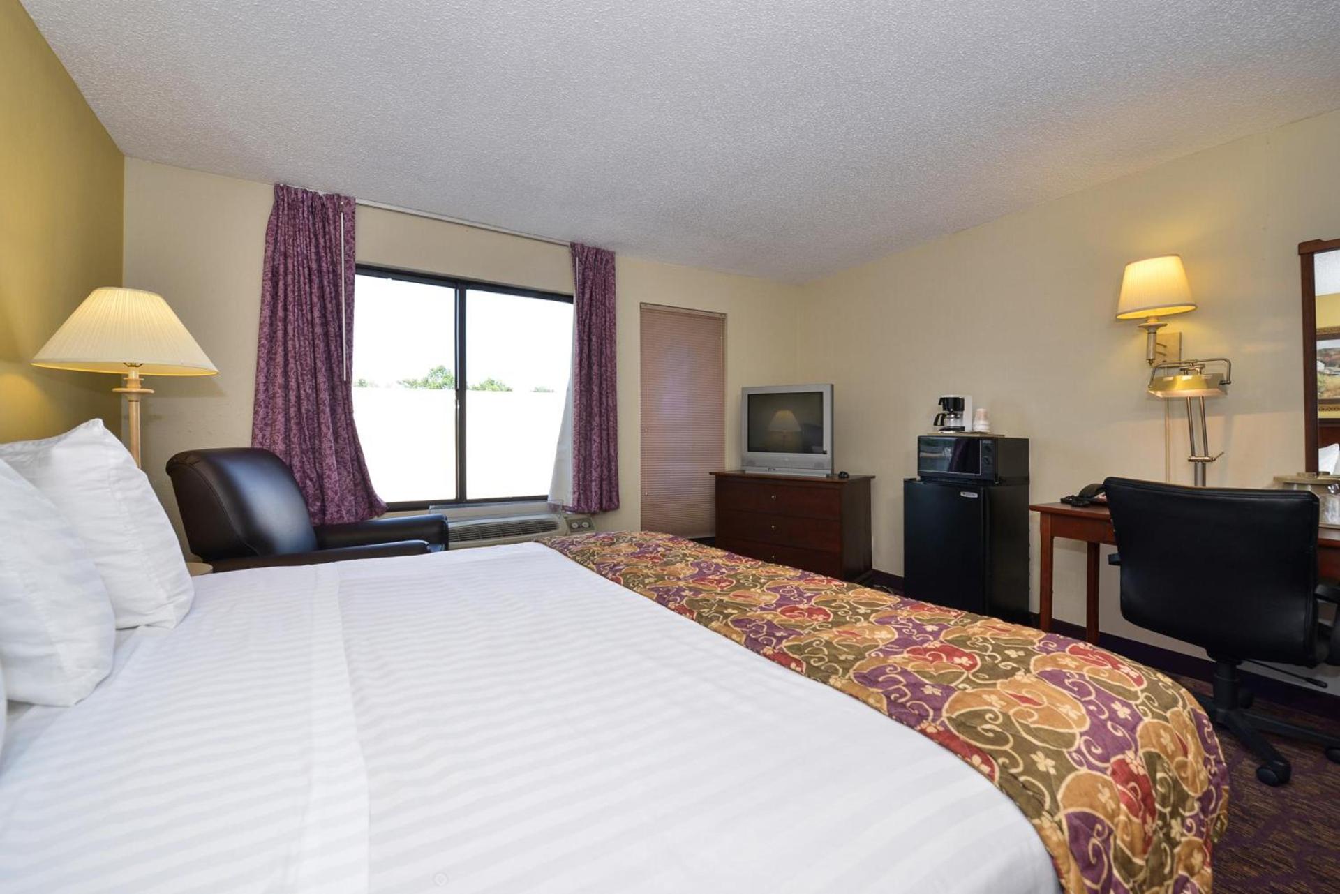 Lamplighter Inn-South photo 37