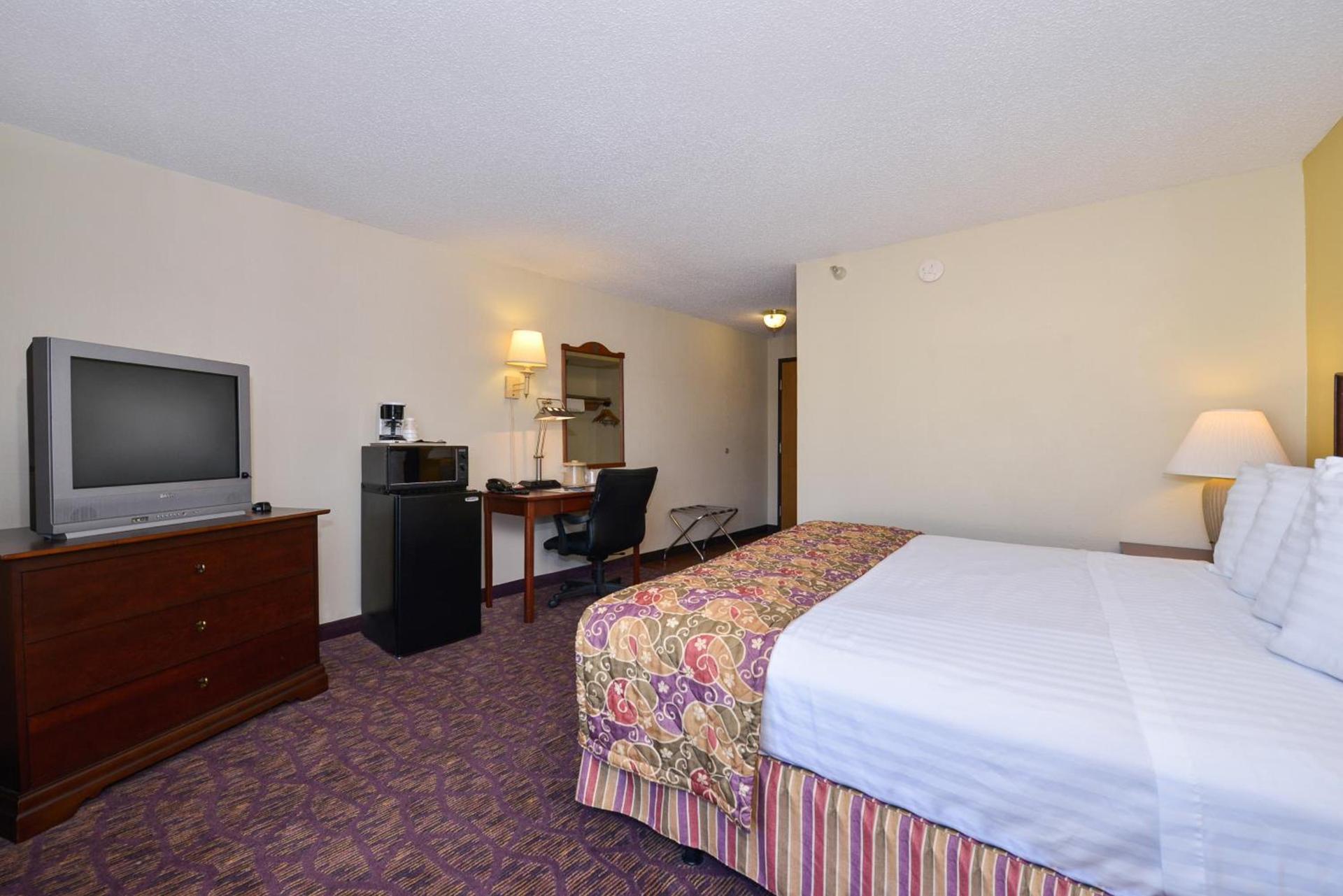 Lamplighter Inn-South photo 38