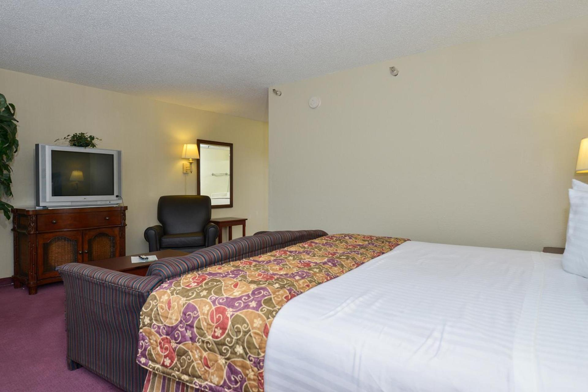Lamplighter Inn-South photo 40