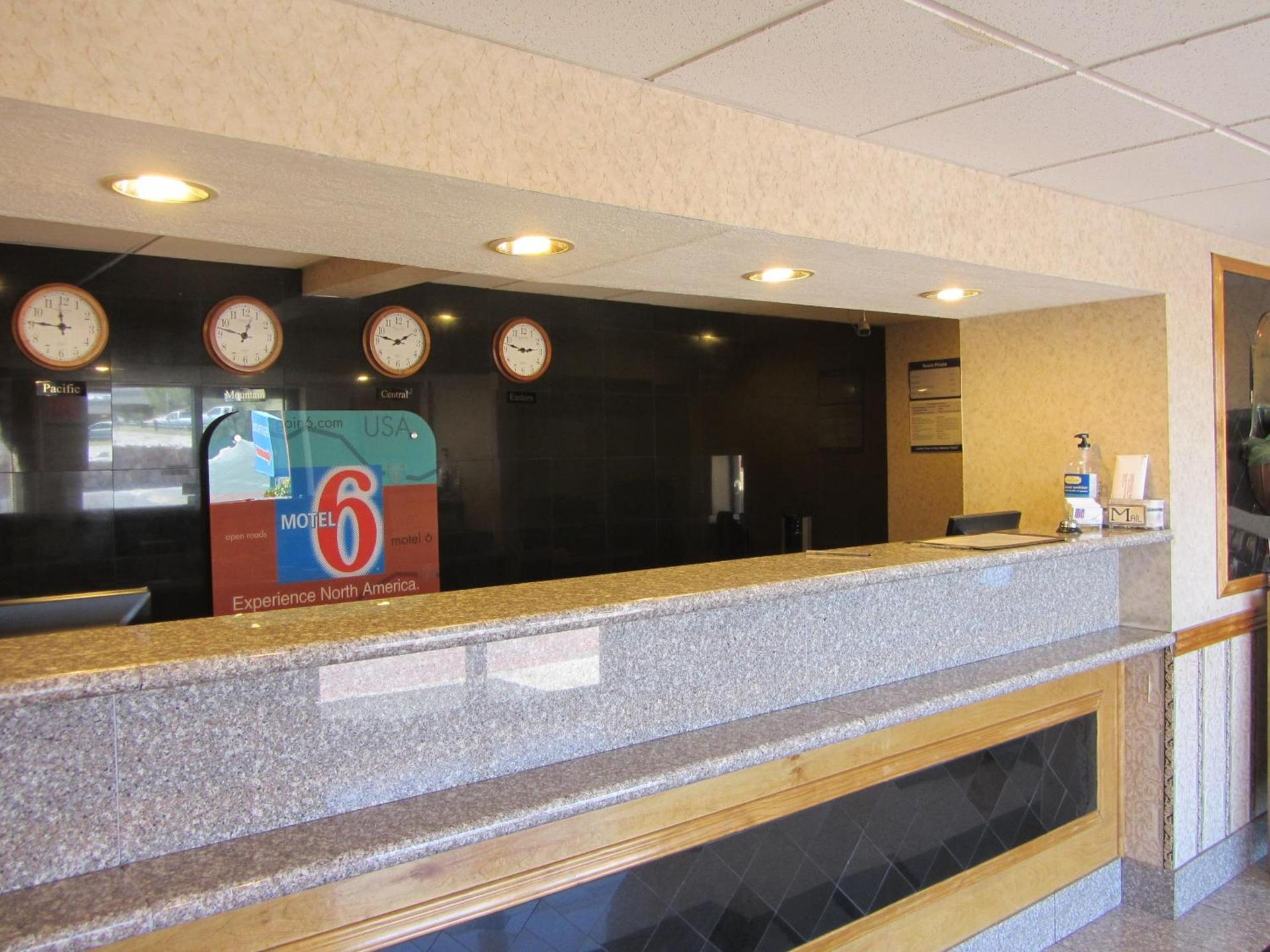 Motel 6-El Paso, TX - West photo 13