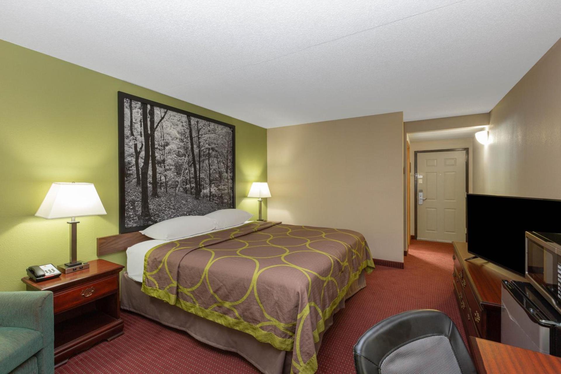Super 8 by Wyndham Eureka Springs photo 32