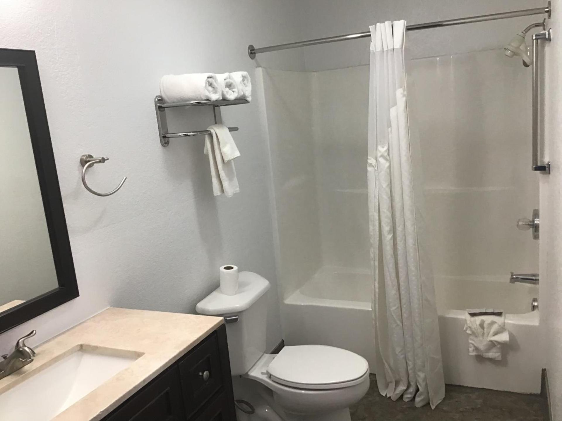 Budget Inn & Suites photo 51