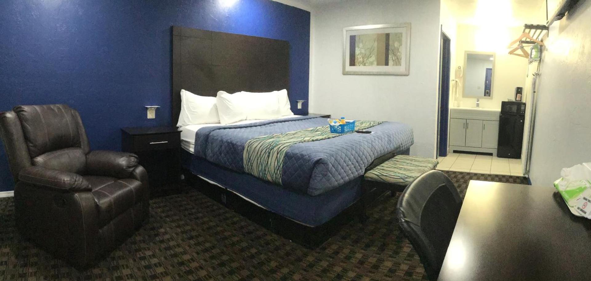 Budget Inn & Suites photo 57