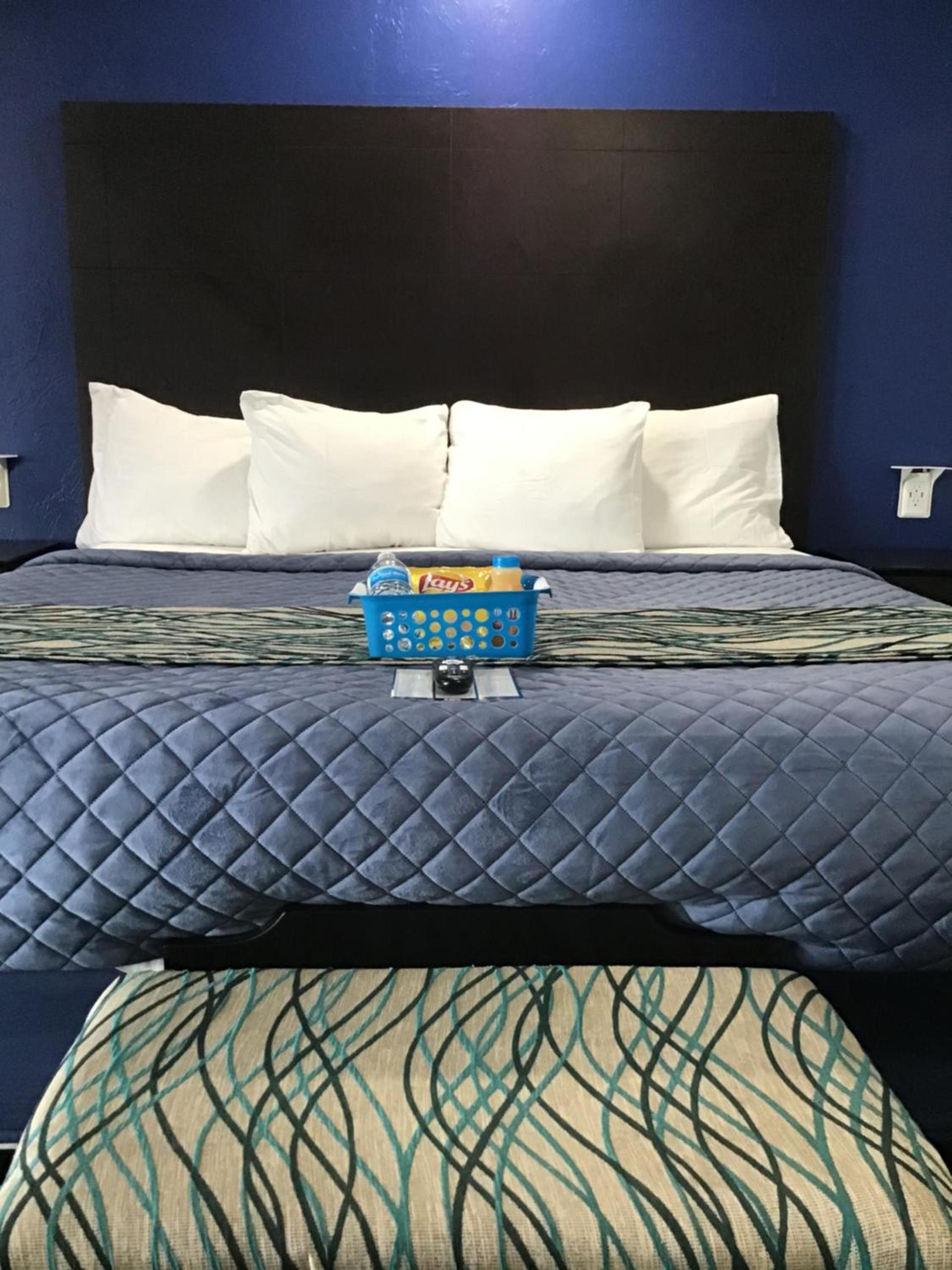 Budget Inn & Suites photo 58