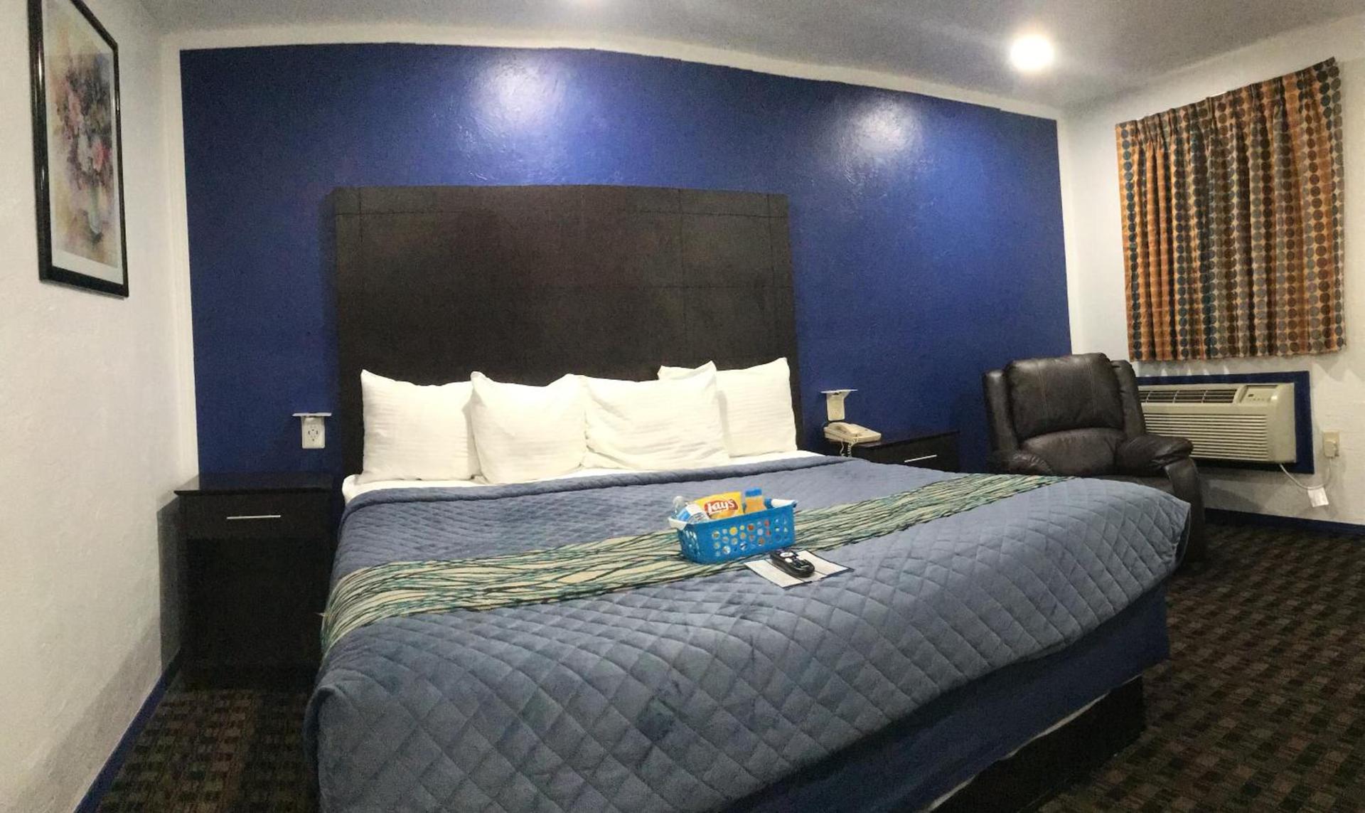Budget Inn & Suites photo 61