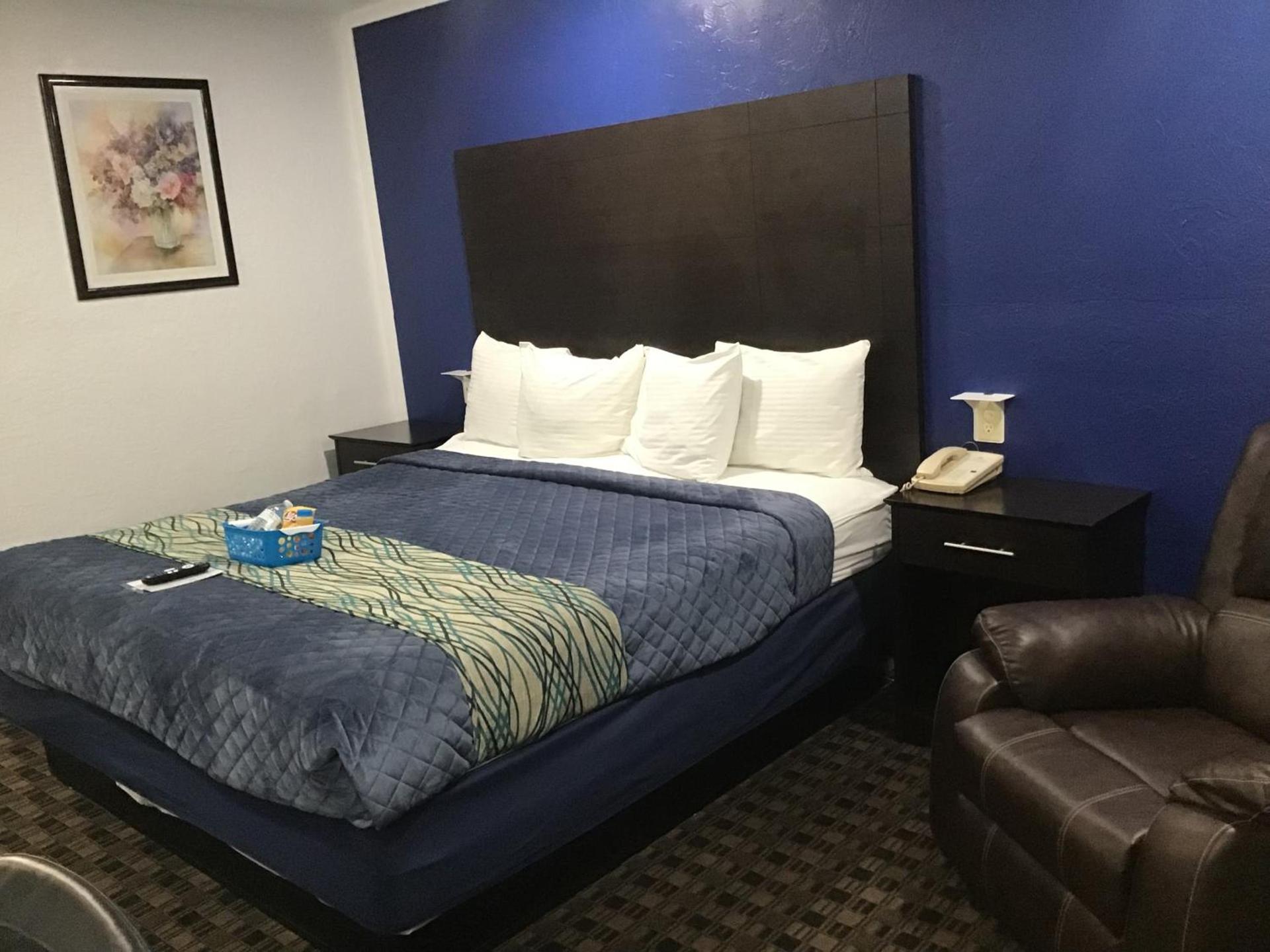 Budget Inn & Suites photo 63