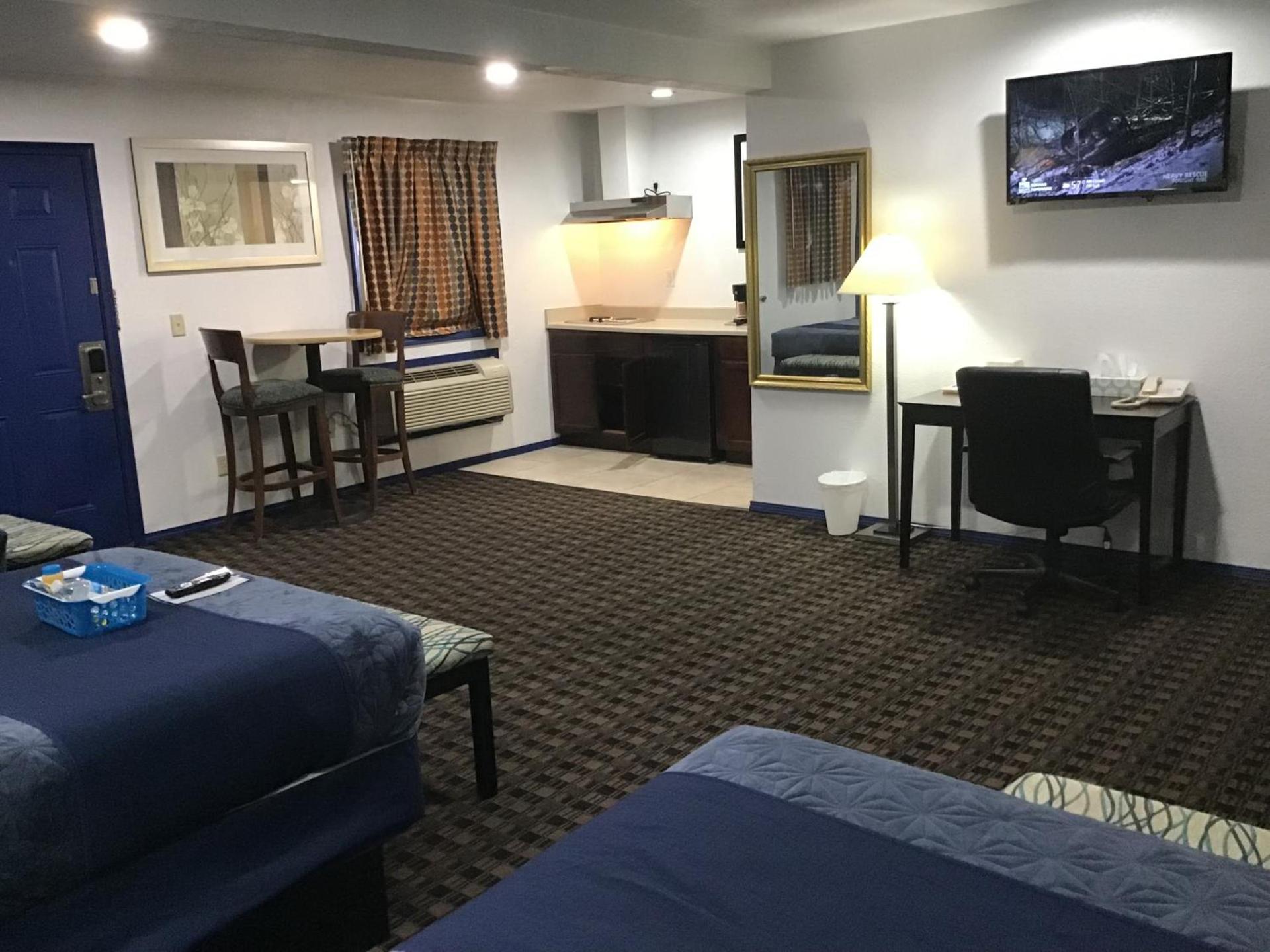 Budget Inn & Suites photo 39