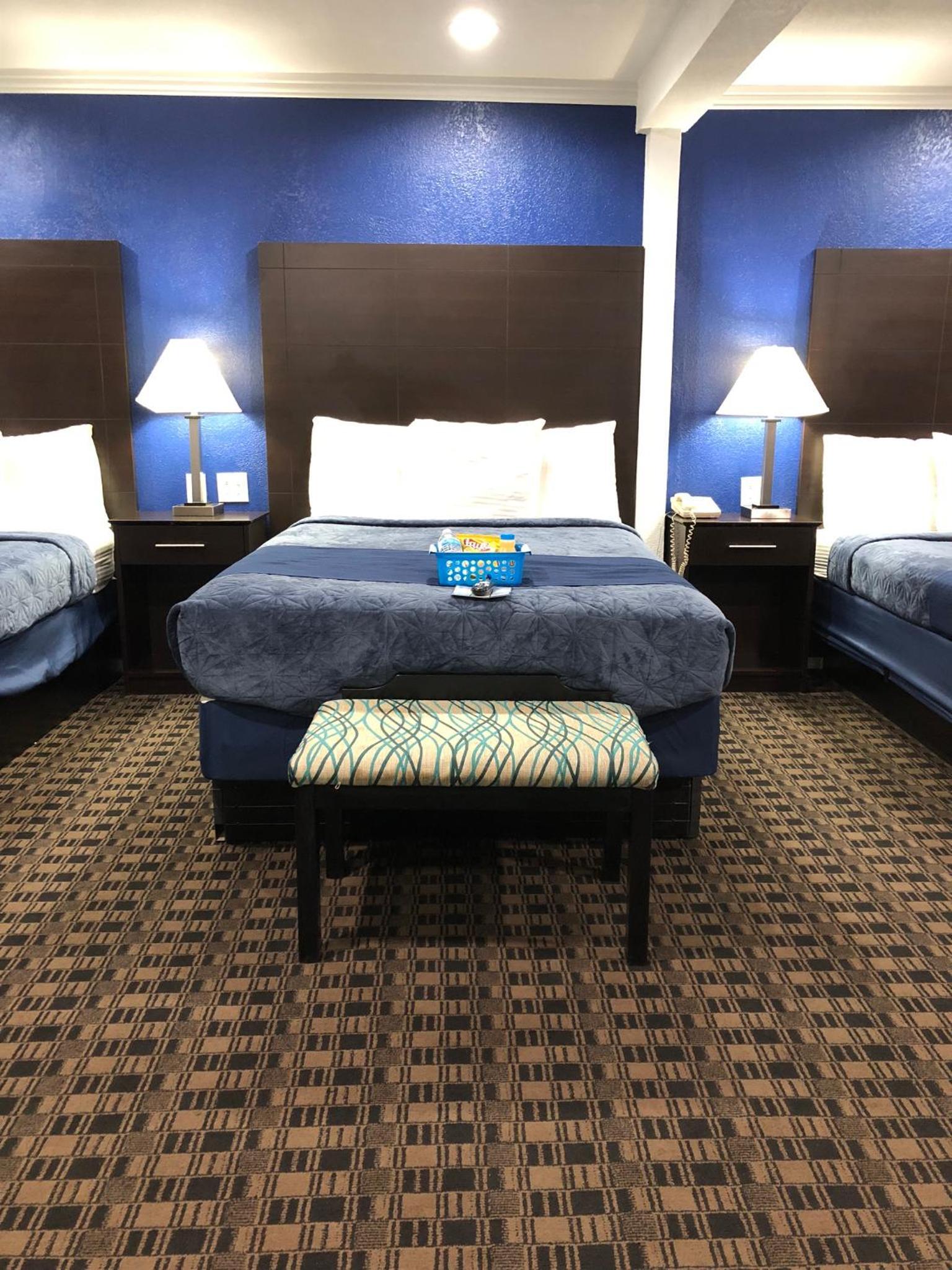 Budget Inn & Suites photo 42