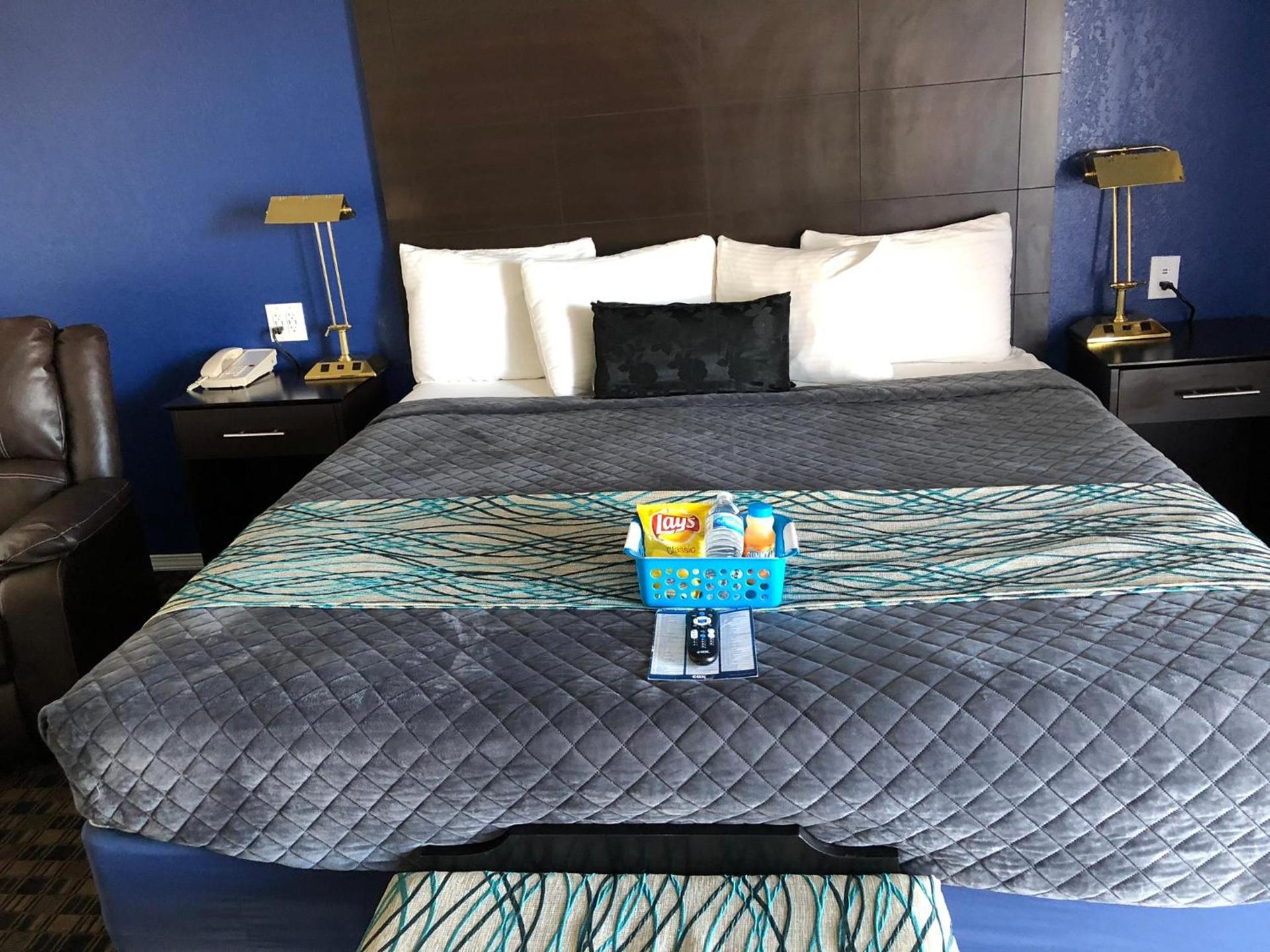 Budget Inn & Suites photo 36