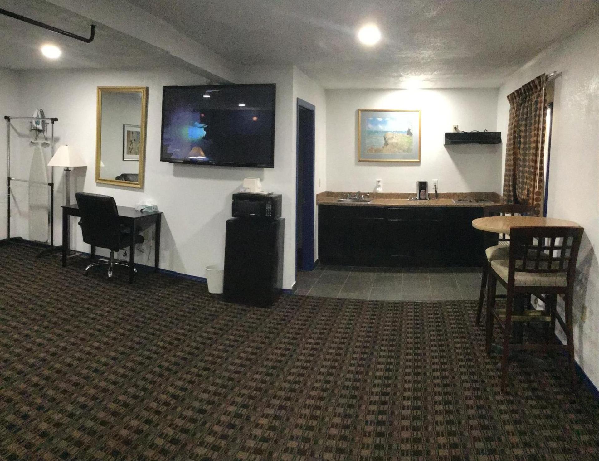 Budget Inn & Suites photo 19