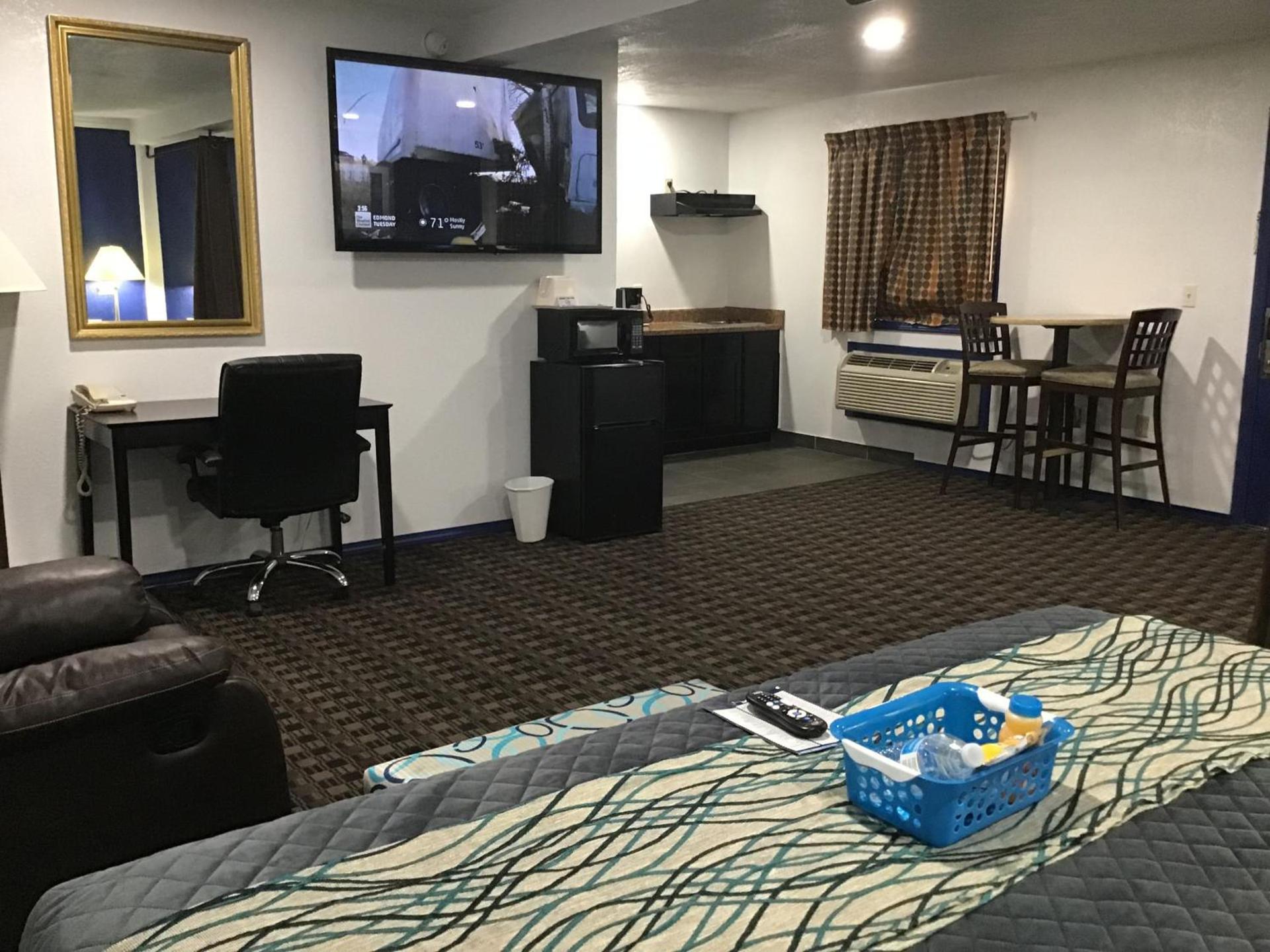 Budget Inn & Suites photo 20