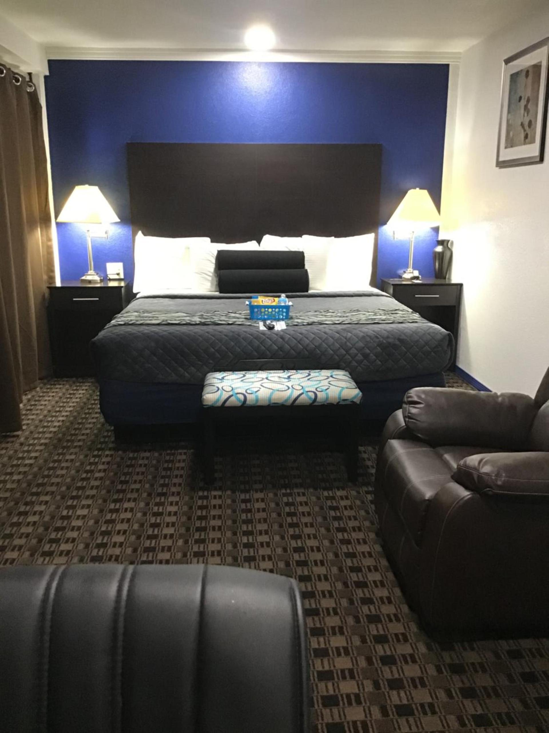 Budget Inn & Suites photo 26