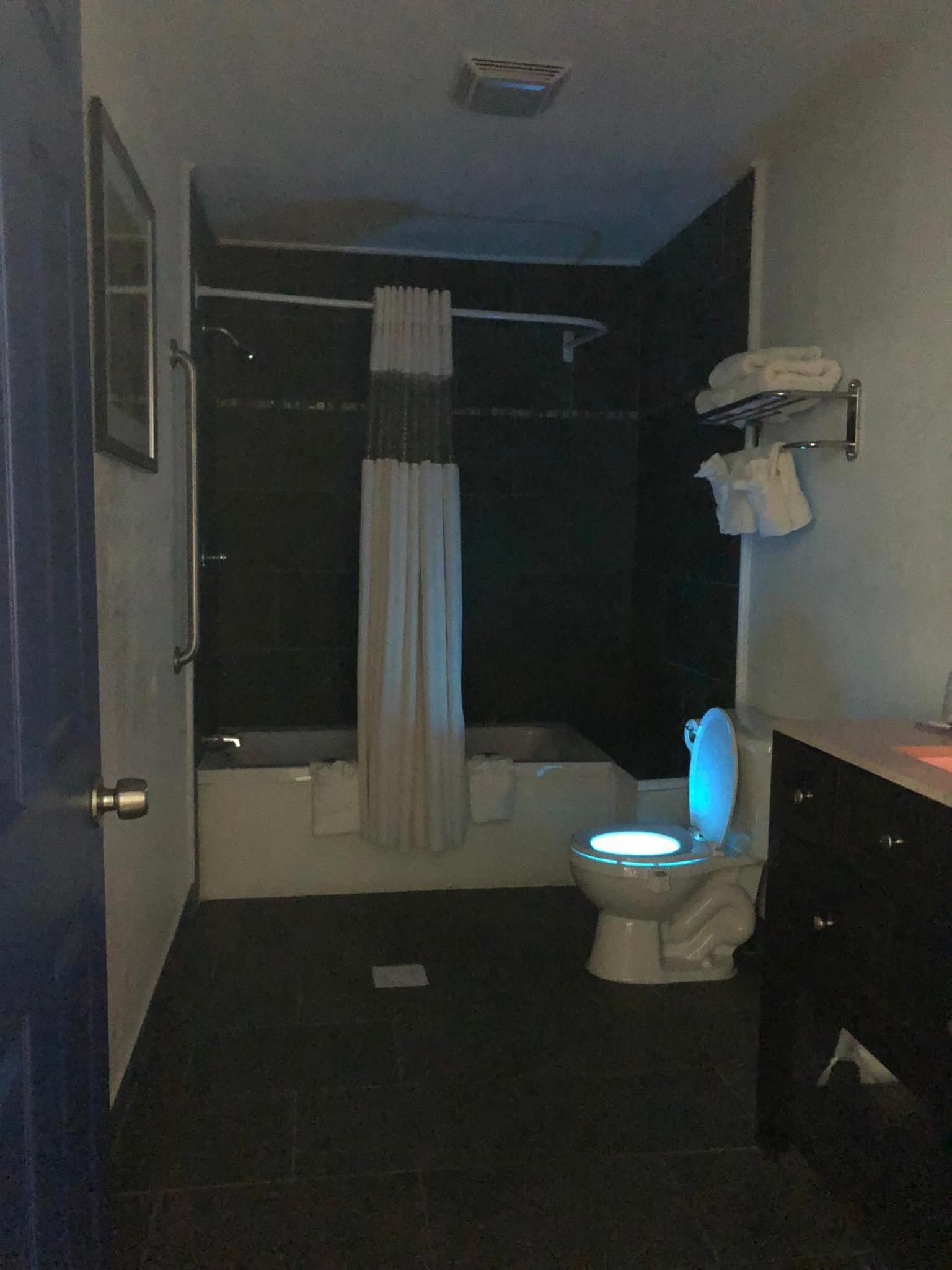 Budget Inn & Suites photo 30