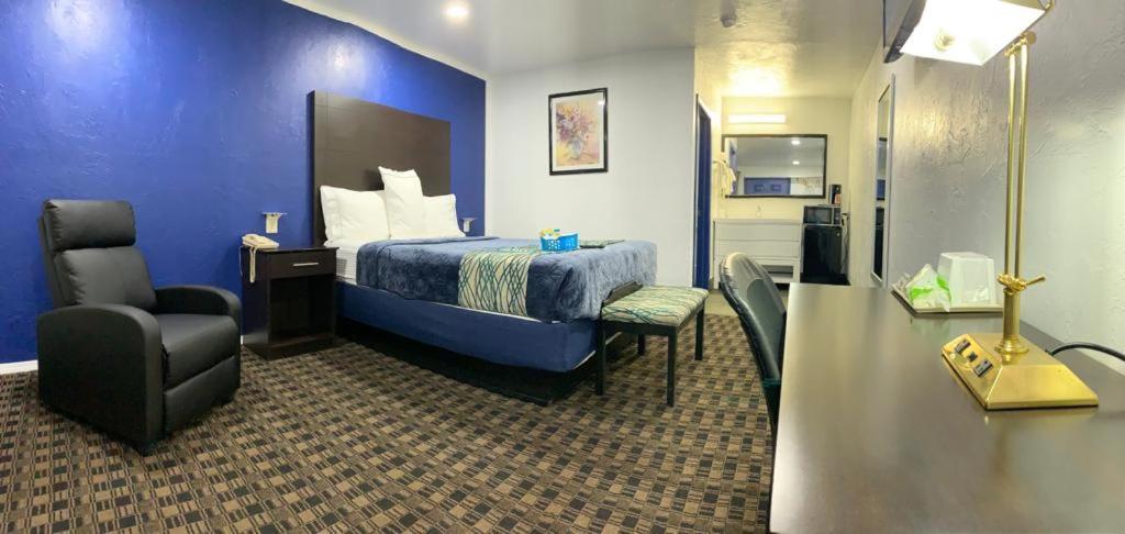 Budget Inn & Suites photo 13