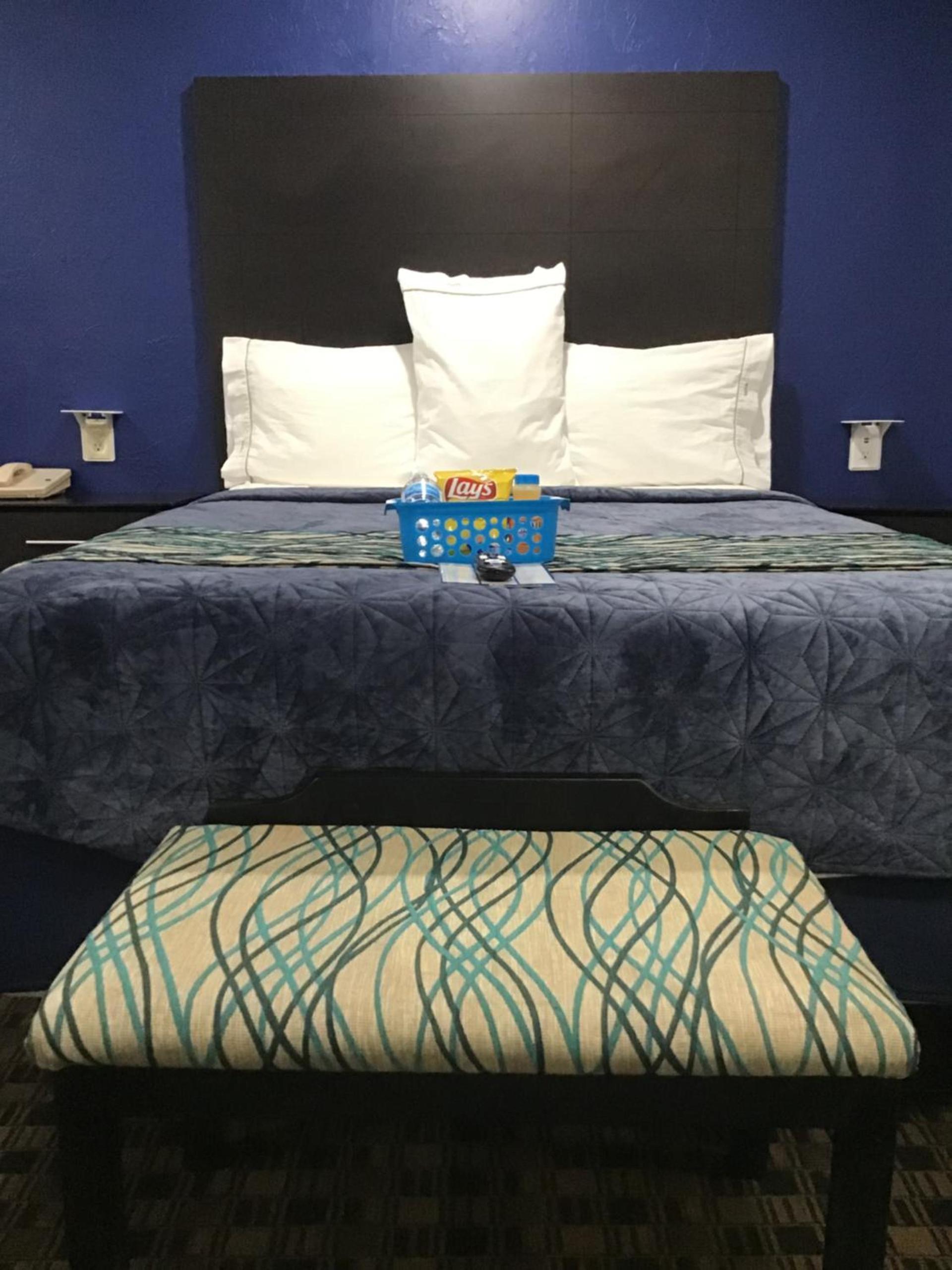 Budget Inn & Suites photo 15