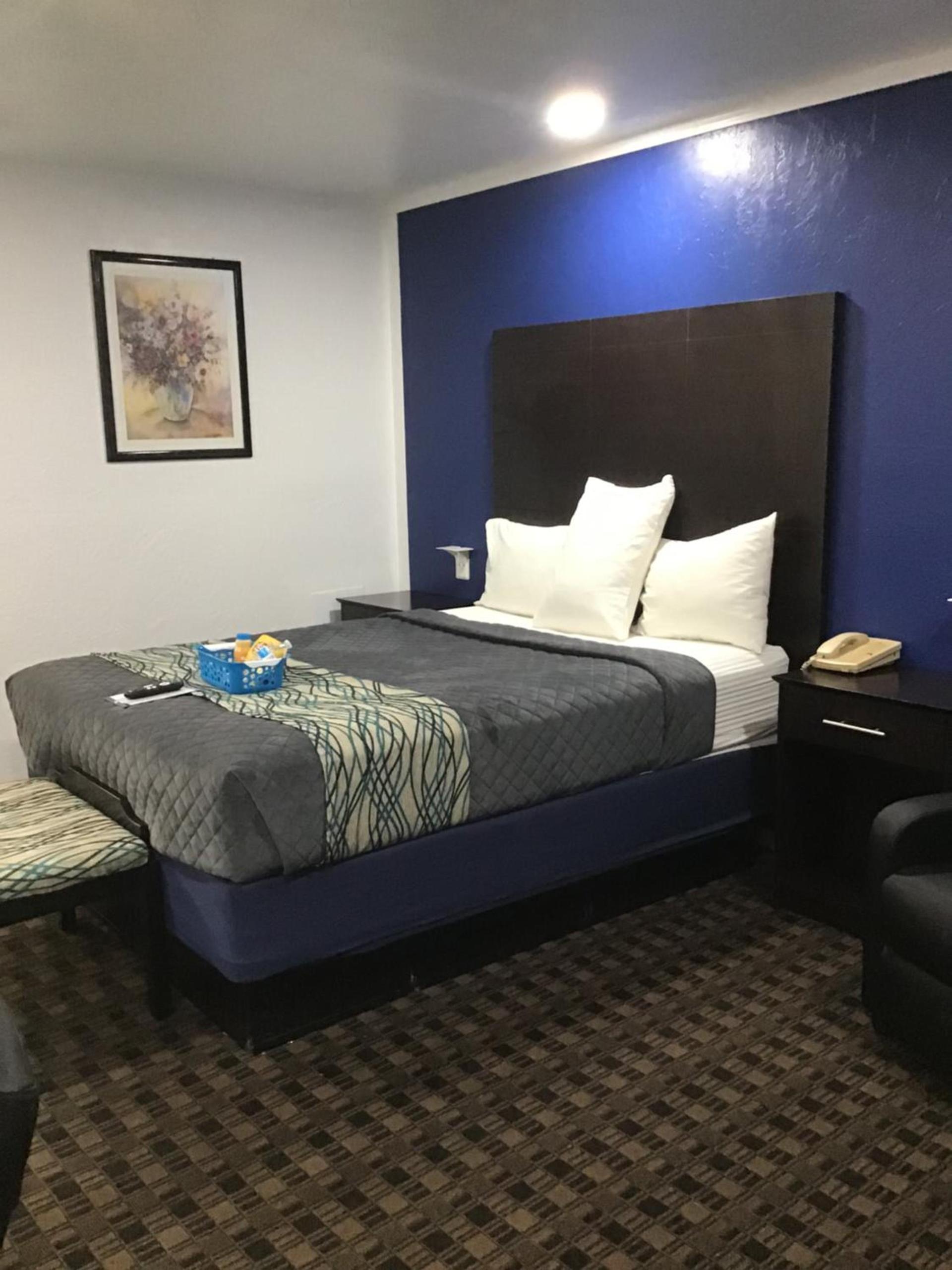 Budget Inn & Suites photo 17