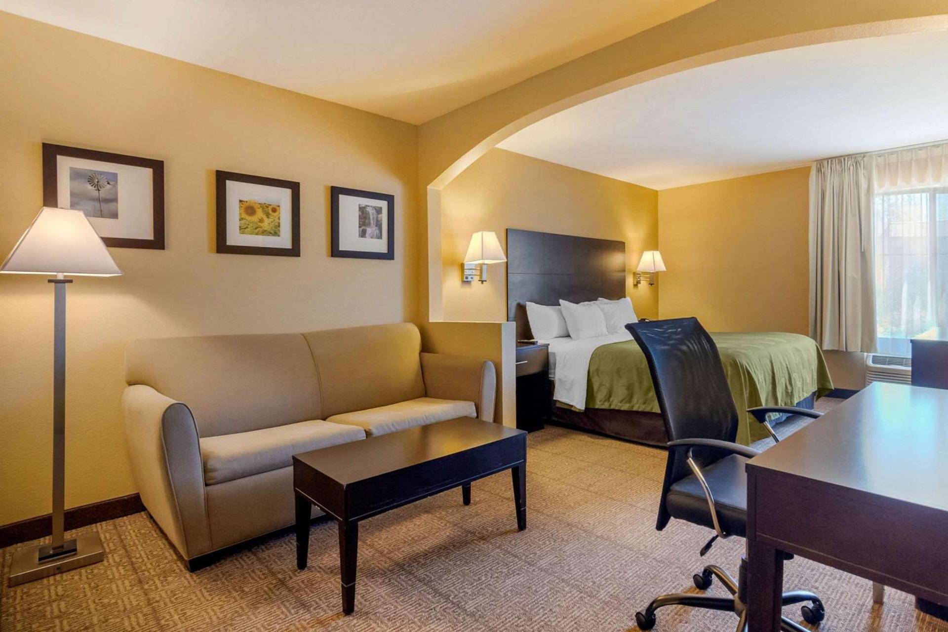 Quality Inn & Suites Lenexa Kansas City photo 11