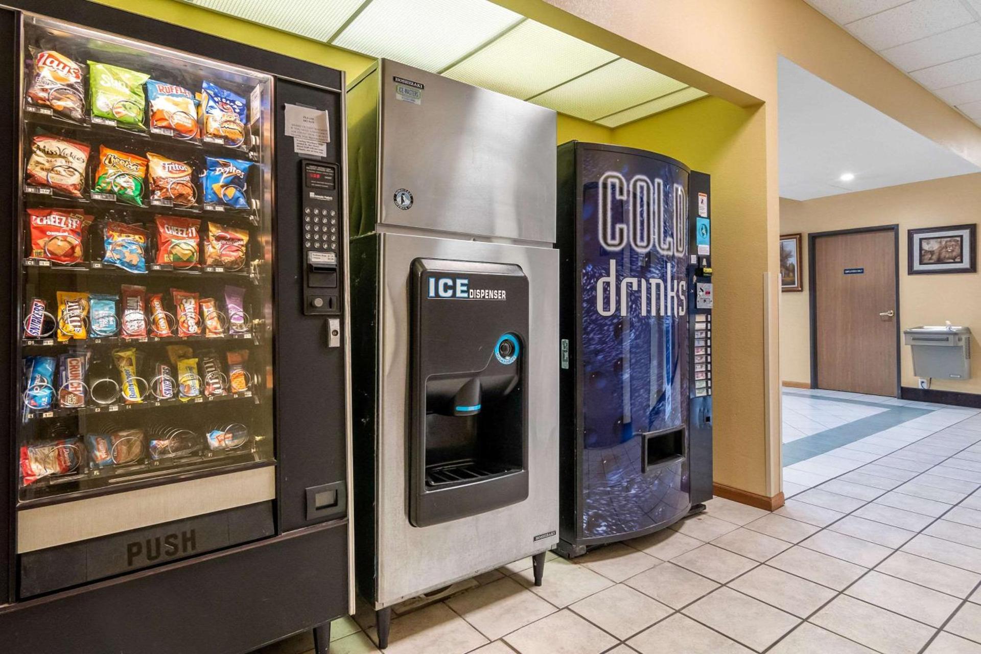 Quality Inn & Suites Lenexa Kansas City photo 28