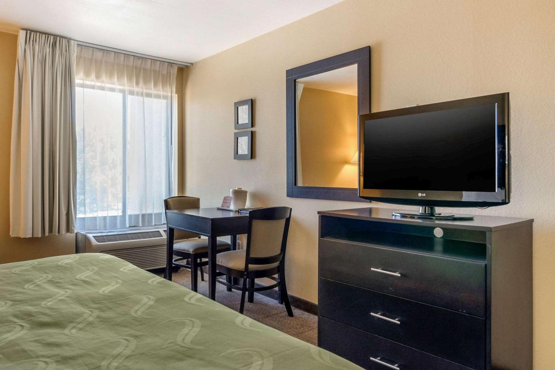 Quality Inn & Suites Lenexa Kansas City photo 7