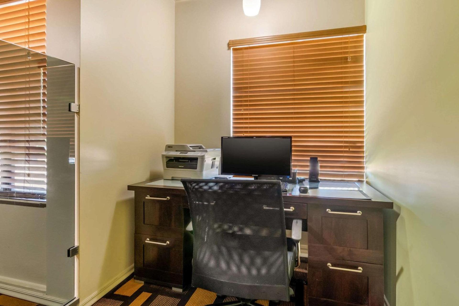 Quality Inn & Suites Lenexa Kansas City photo 26