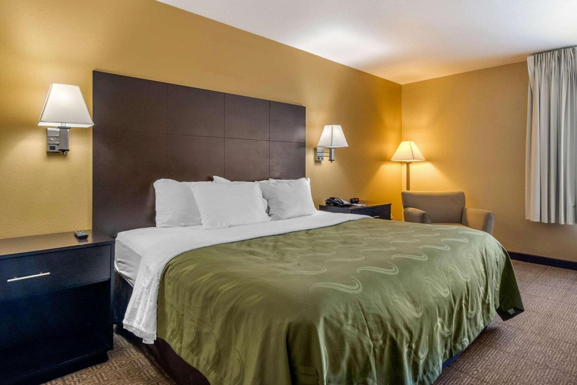 Quality Inn & Suites Lenexa Kansas City photo 5