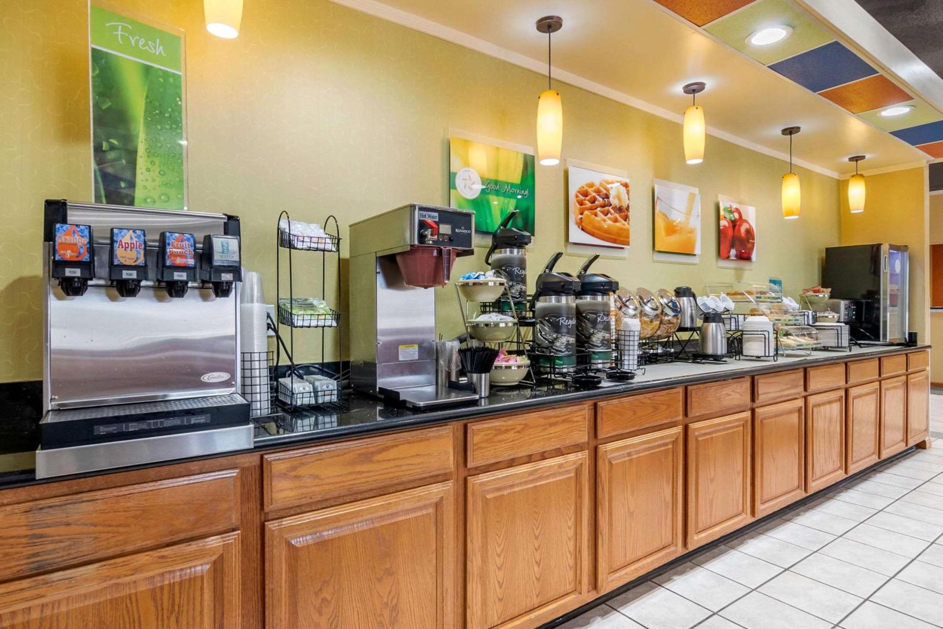 Quality Inn & Suites Lenexa Kansas City photo 24