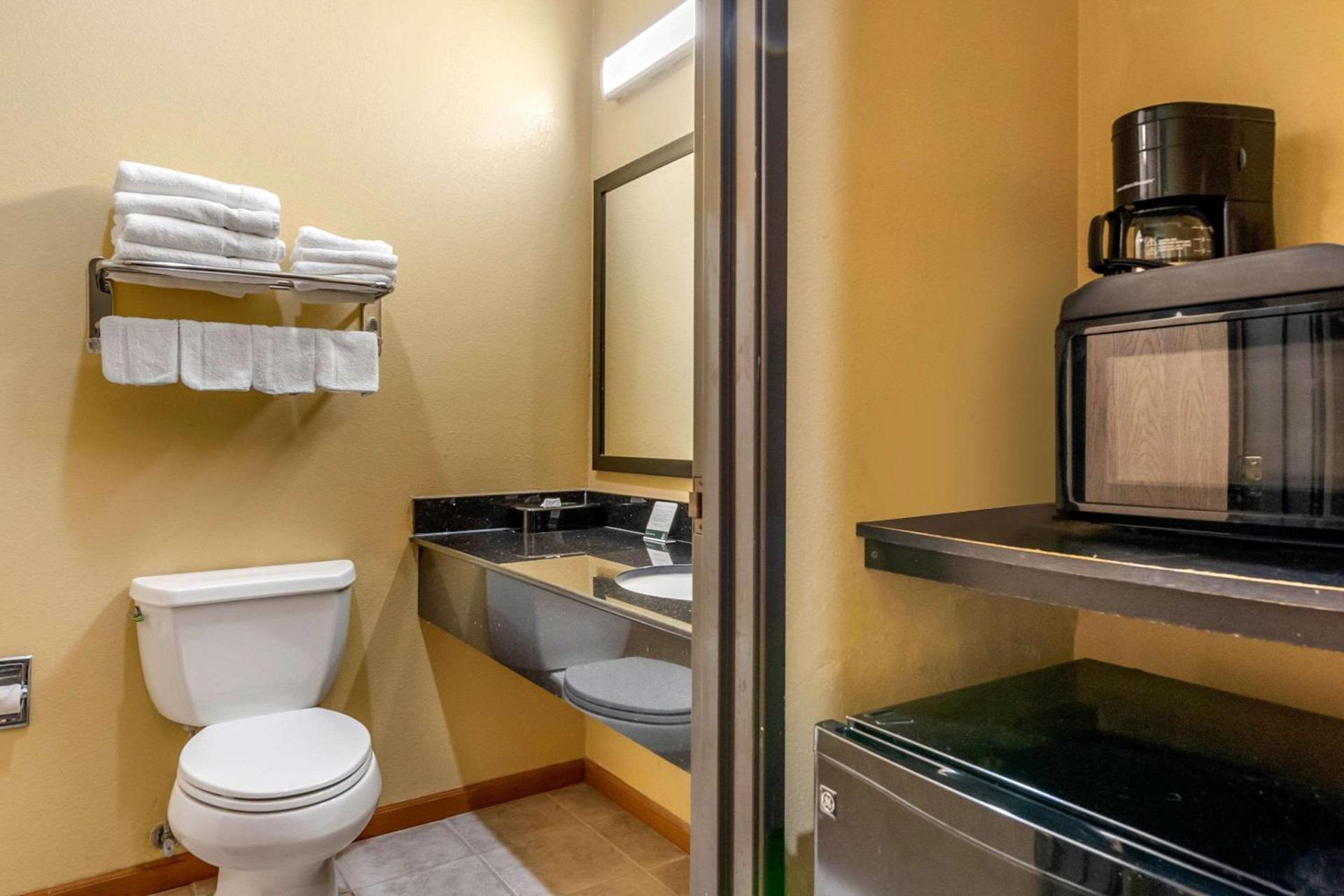 Quality Inn & Suites Lenexa Kansas City photo 20