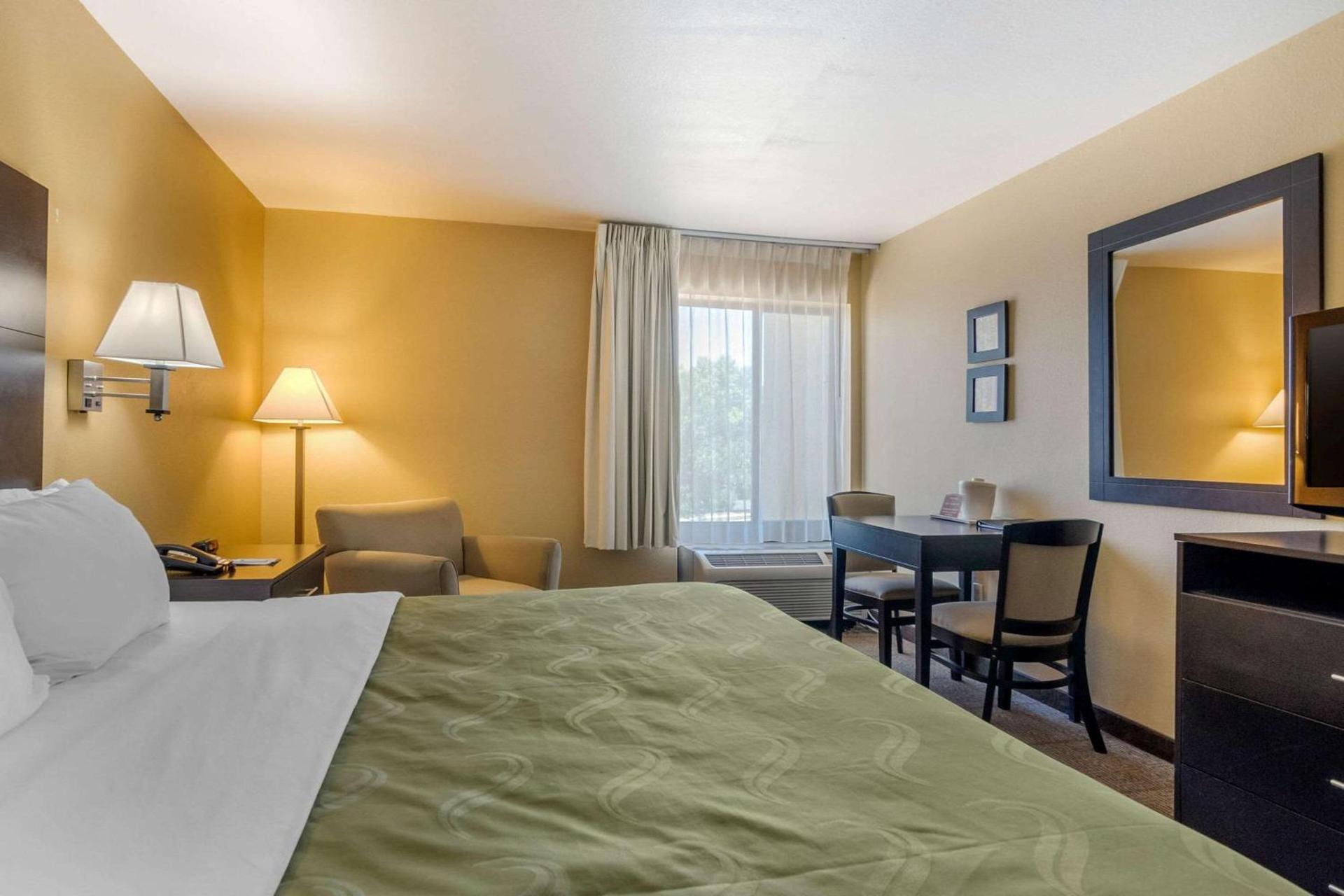 Quality Inn & Suites Lenexa Kansas City photo 6